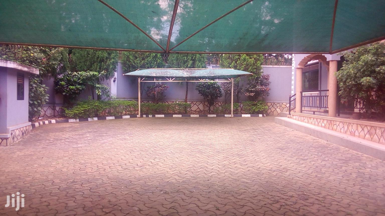 A Samie Detarched House For Rent In Kololo in Kampala