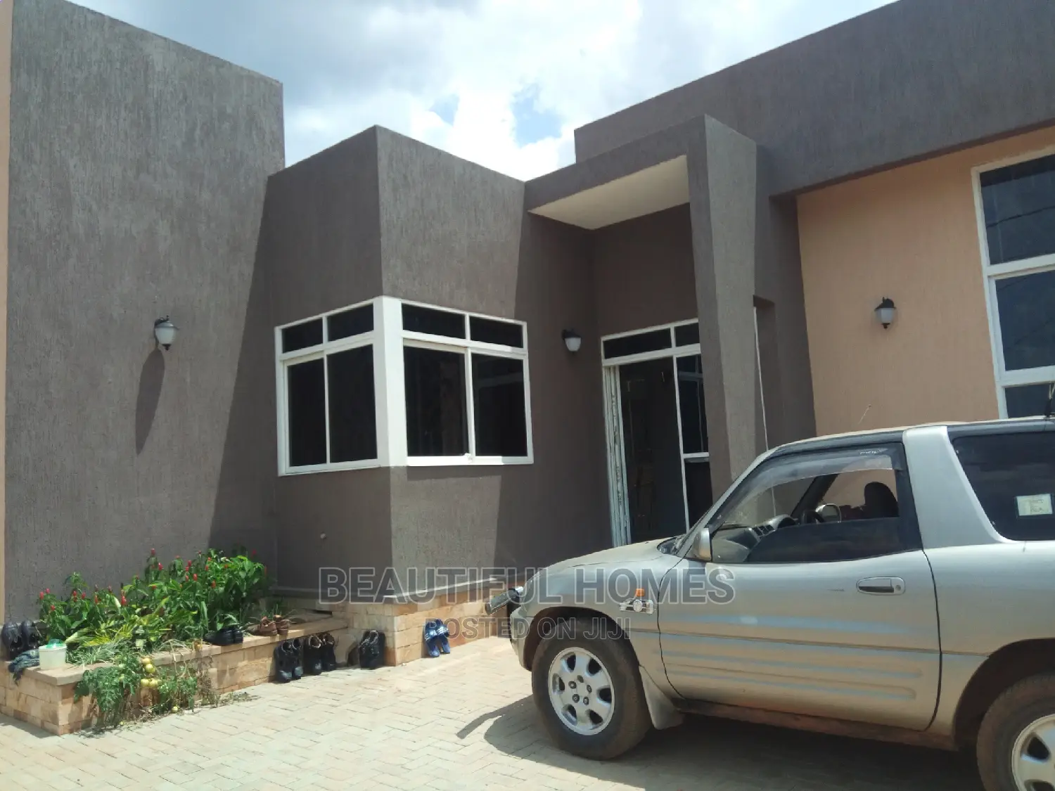 Furnished 4bdrm Bungalow in Kira Tarmack Access, Kampala for Sale in Kampala
