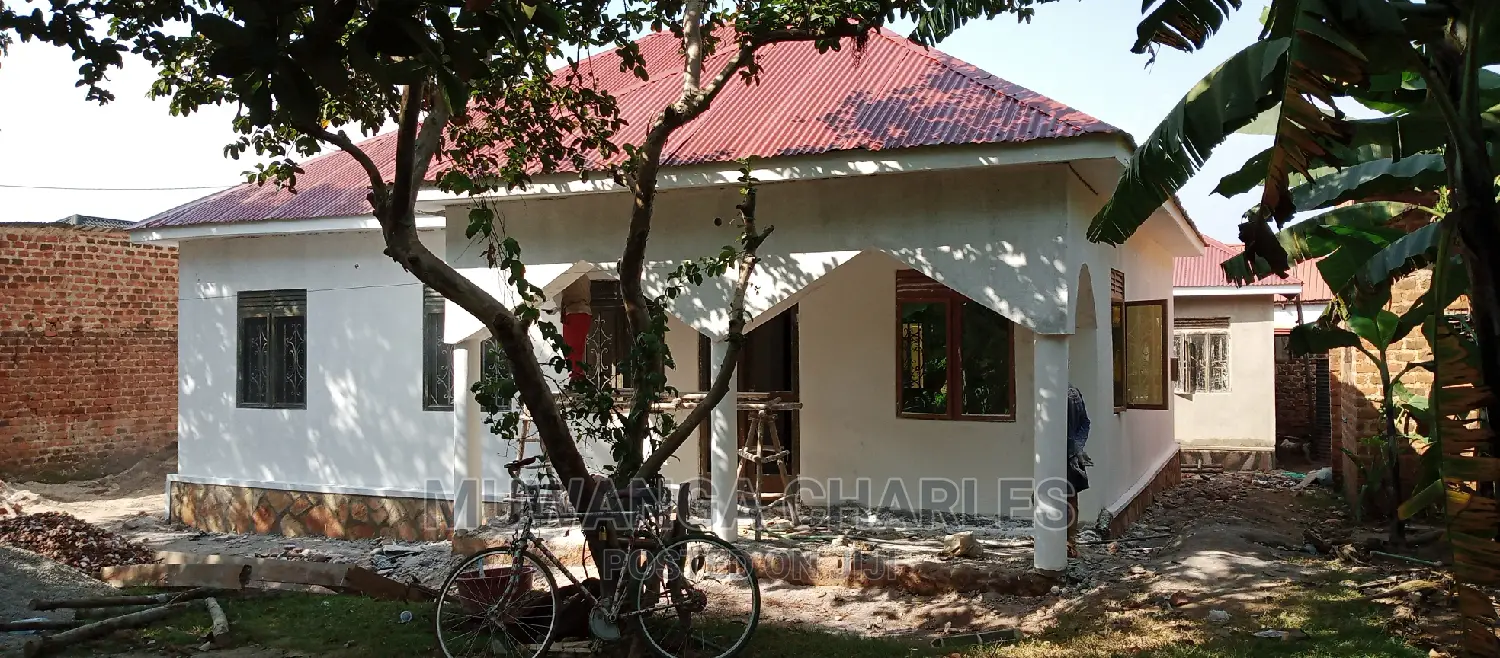 3bdrm Bungalow in Fs Properties Ltd, Wakiso for Sale in Wakiso