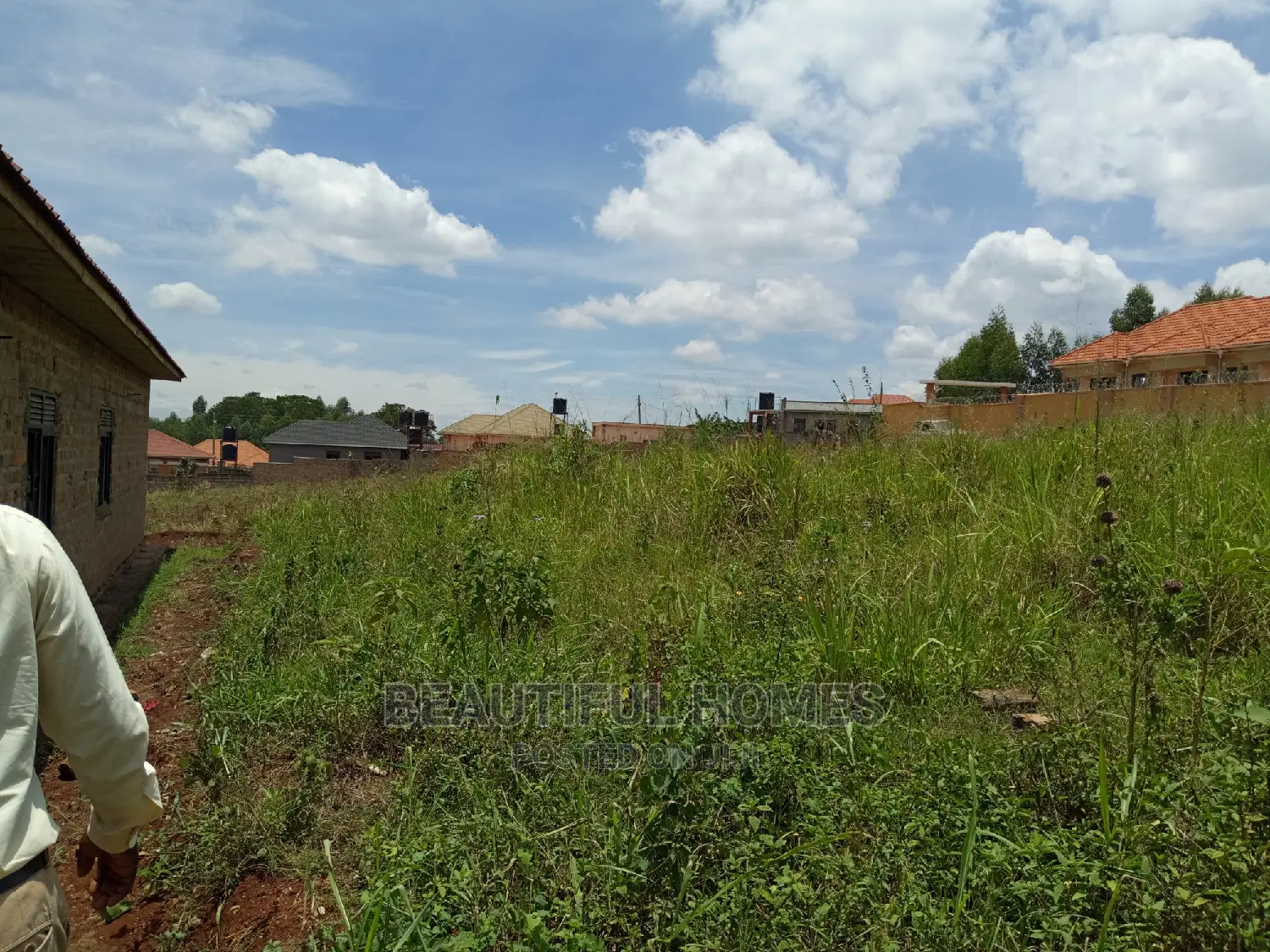 Kira Kimwani 25 Decimals Near Tarmac Nice Area on Sale in Kampala