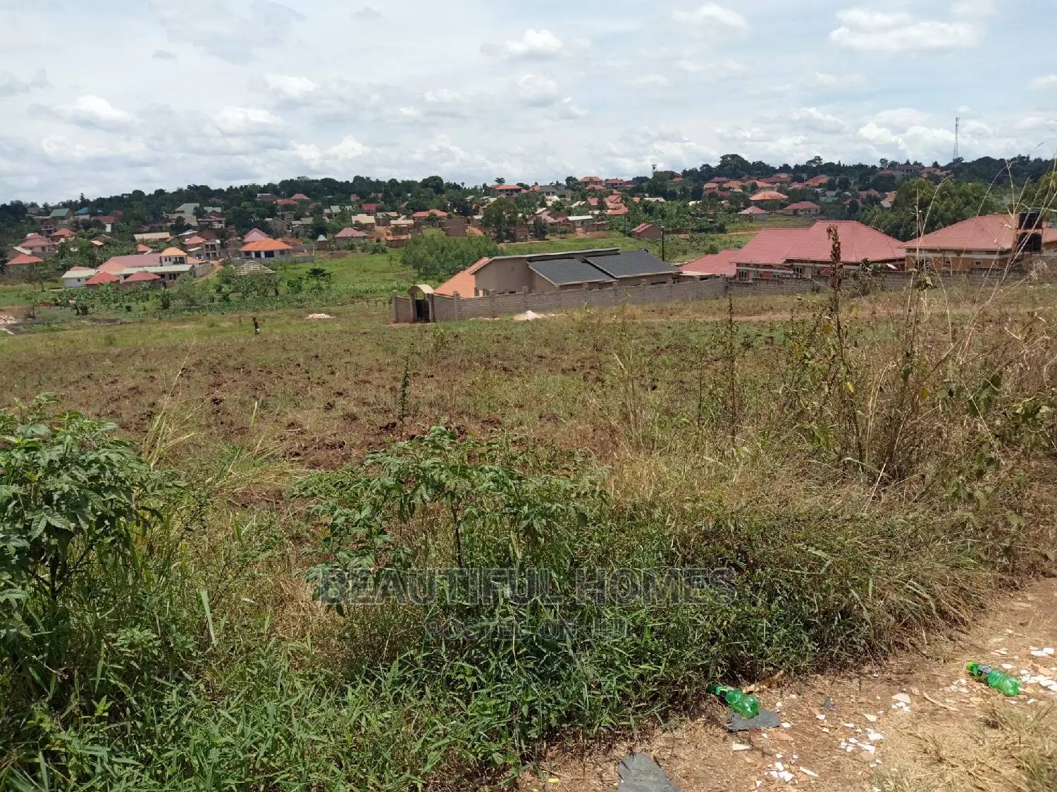 Kira Kimwani 25 Decimals Near Tarmac Nice Area on Sale in Kampala