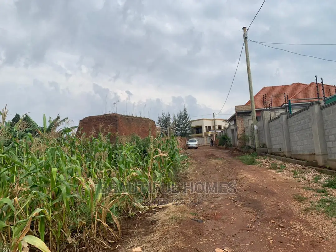 Kira Kimwani 25 Decimals Near Tarmack,Fast Sell in Kampala