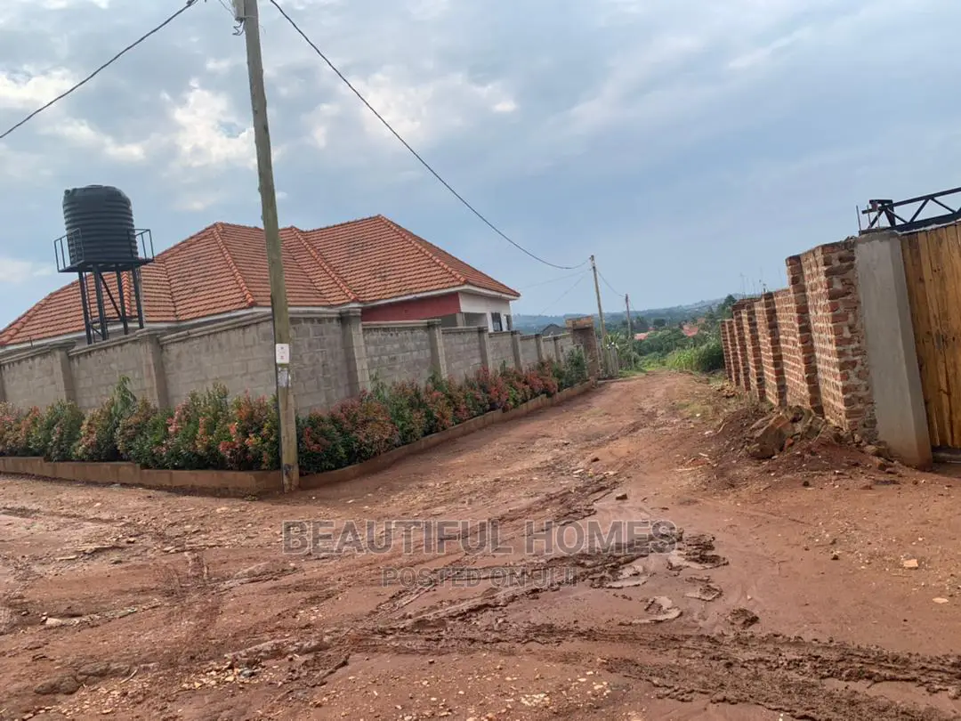 Kira Kimwani 25 Decimals Near Tarmack,Fast Sell in Kampala