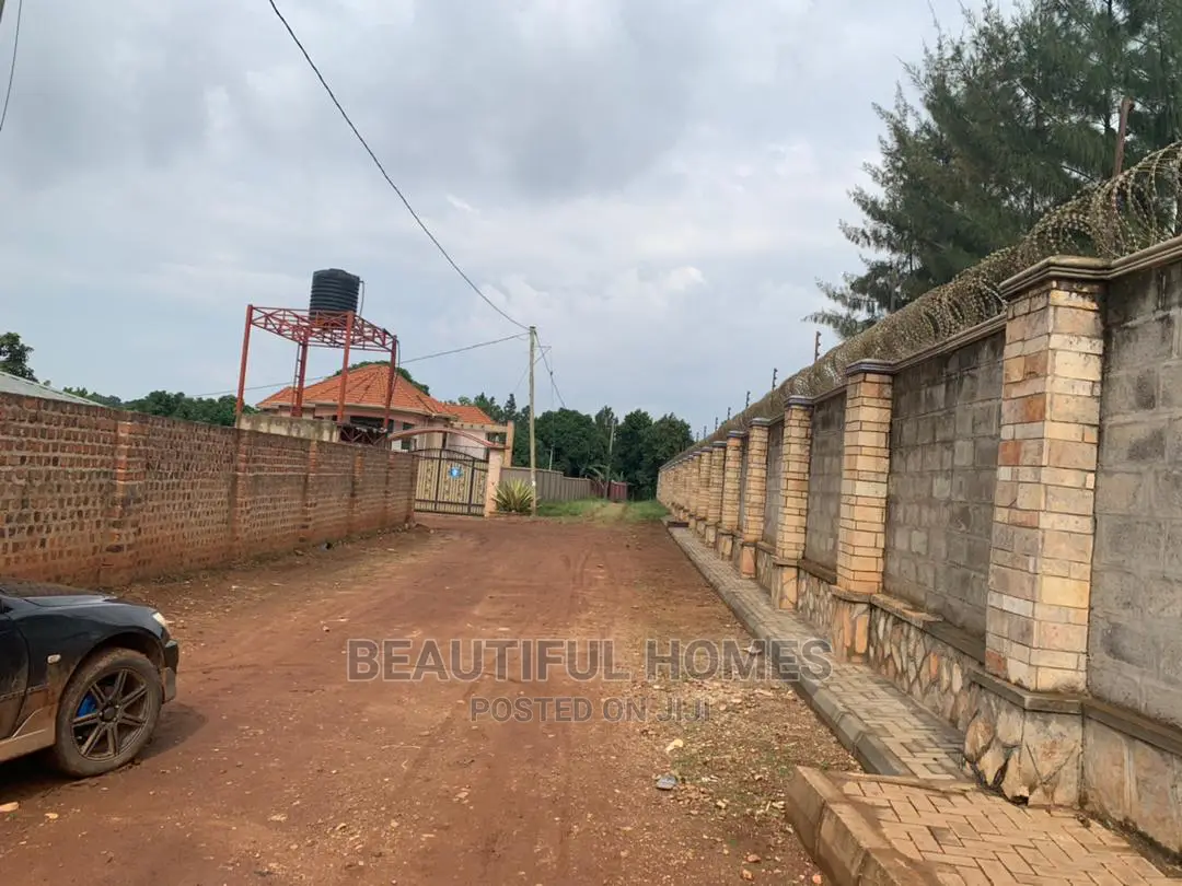 Kira Kimwani 25 Decimals Near Tarmack,Fast Sell in Kampala