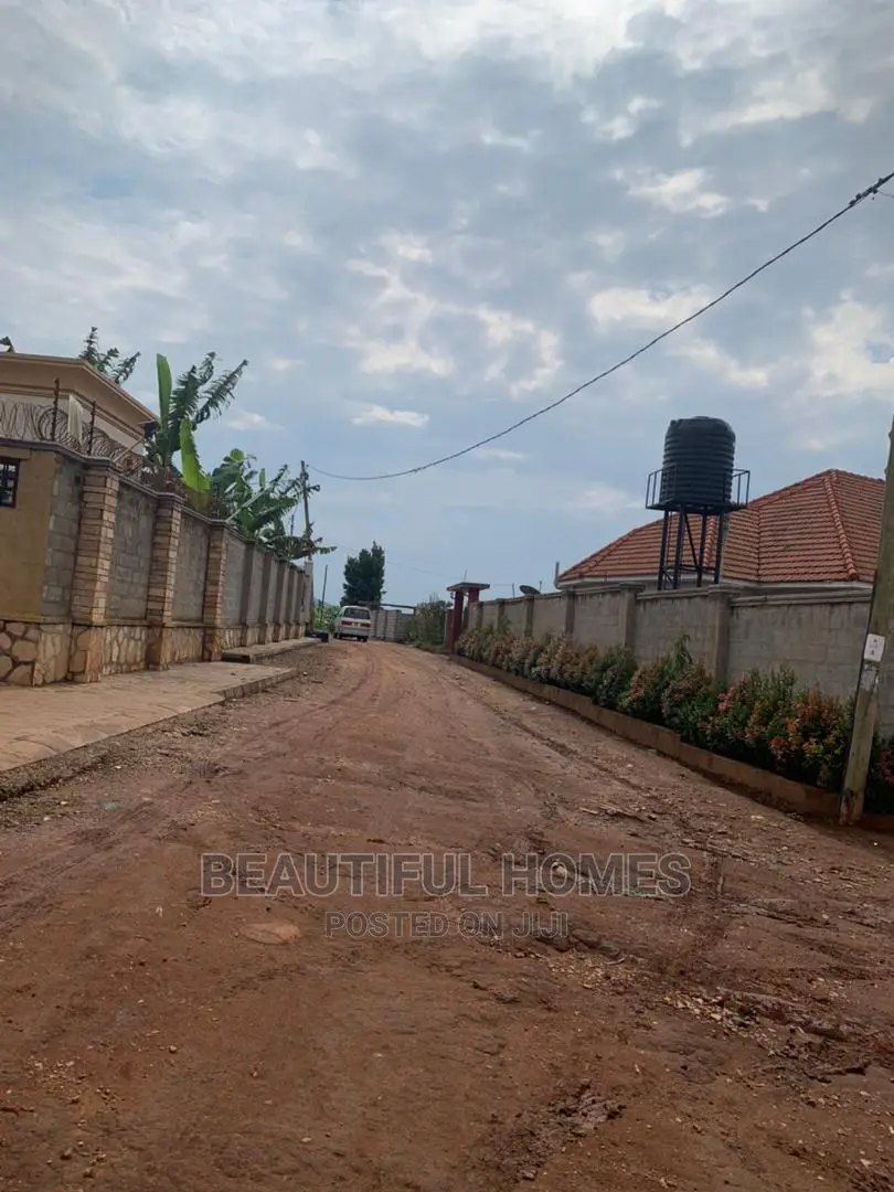 Kira Kimwani 25 Decimals Near Tarmack,Fast Sell in Kampala