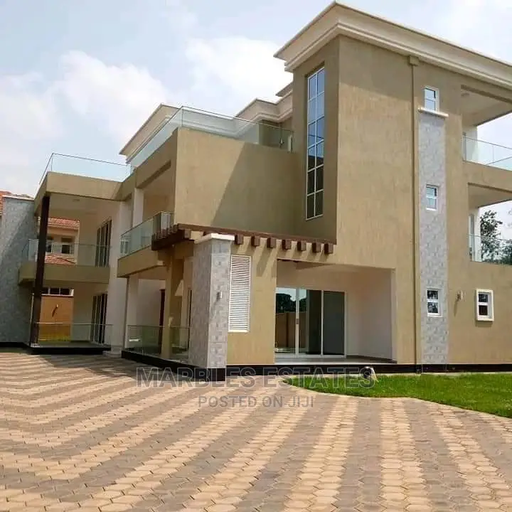 6bdrm Maisonette in Munyonyo, Central Division for Sale in Central Division