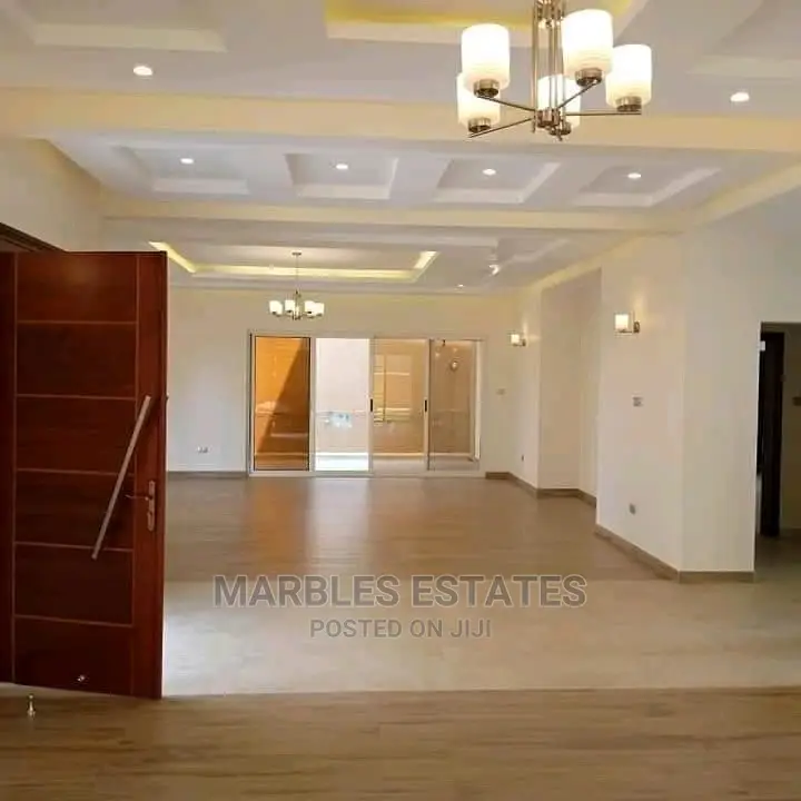 6bdrm Maisonette in Munyonyo, Central Division for Sale in Central Division