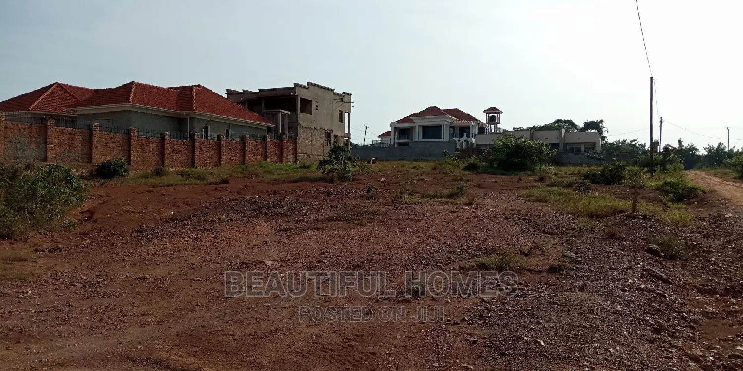 Kira Kimwani 25 Dec Land Close to Tarmack for Sale in Kampala