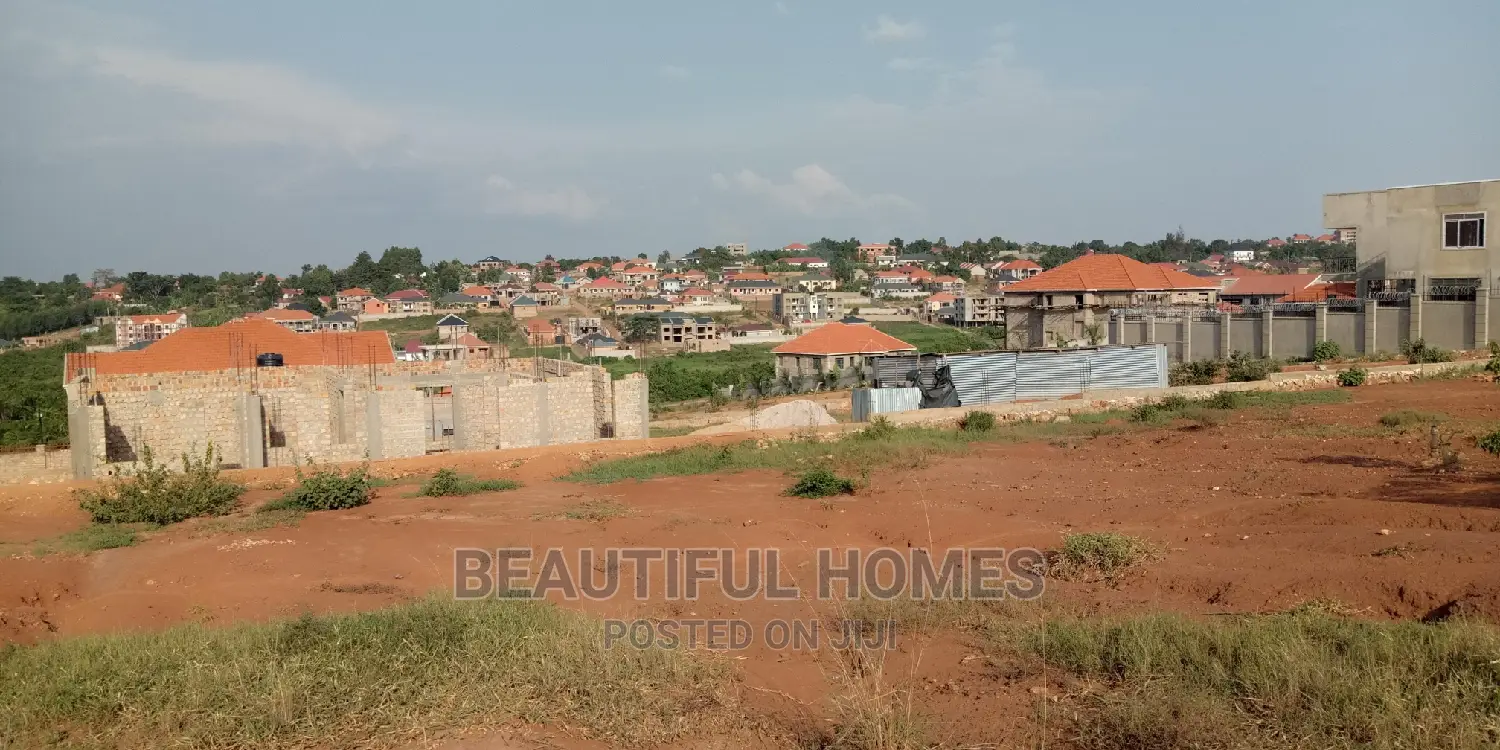 Kira Kimwani 25 Dec Land Close to Tarmack for Sale in Kampala