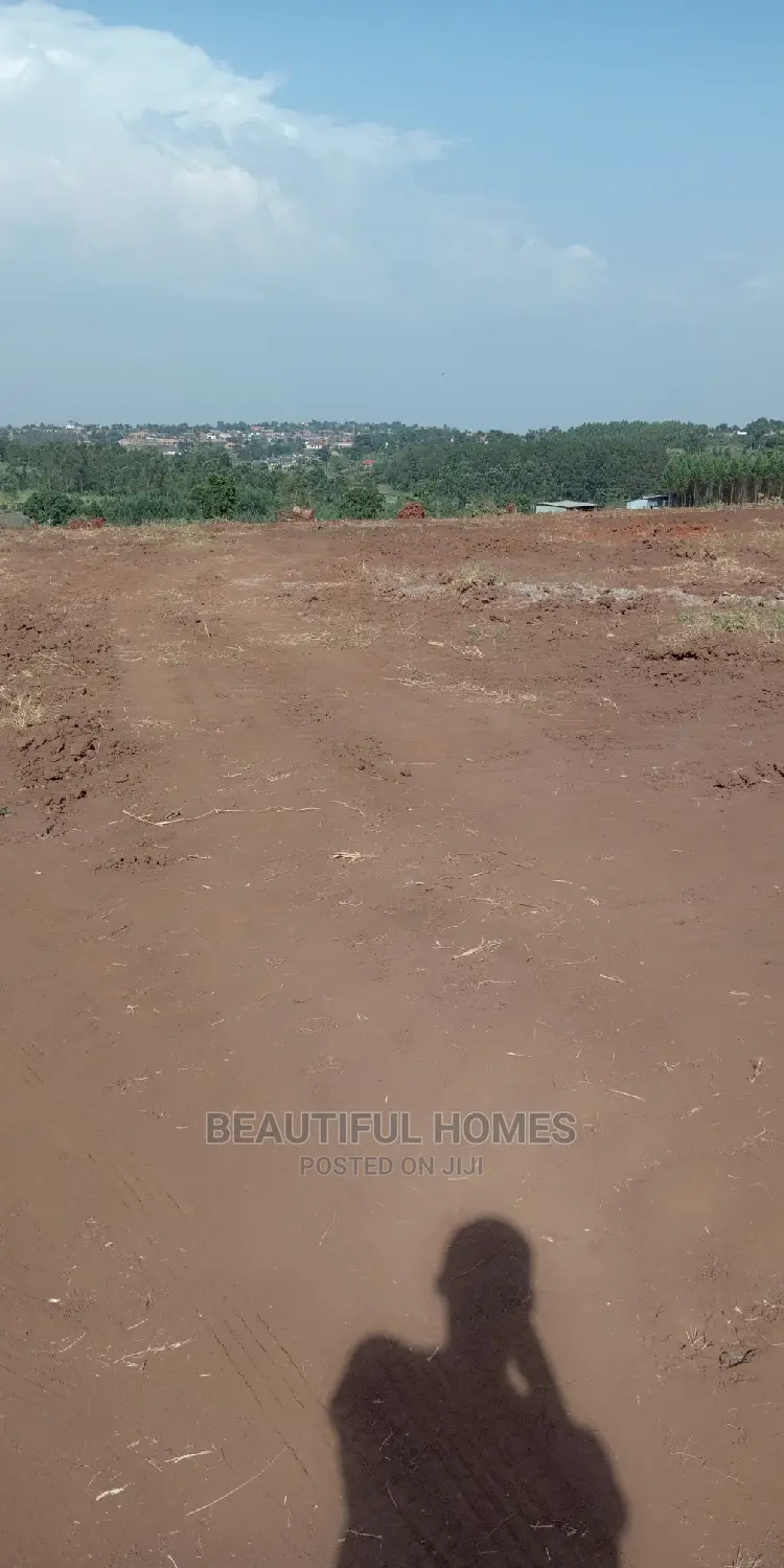 Kira Kimwani 25 Dec Land Close to Tarmack for Sale in Kampala