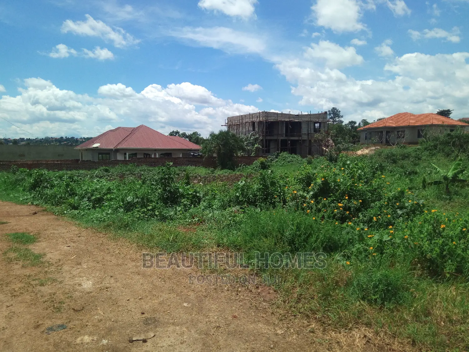 Kira 25 Decimals Near Tarmack on Sale in Kampala