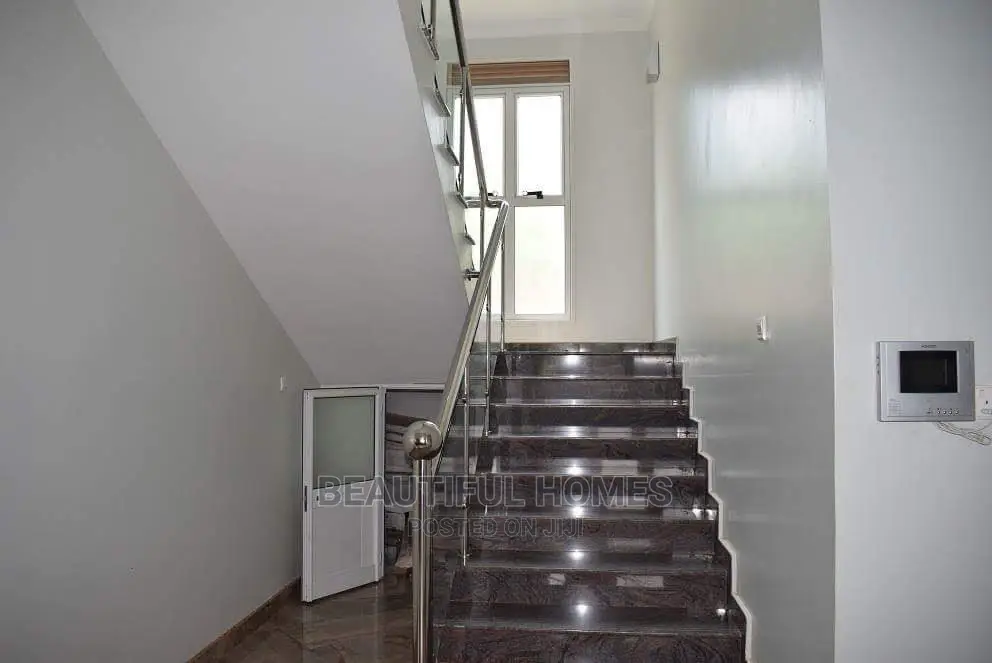 Furnished 6bdrm Mansion in Munyonyo, Kampala for Sale in Kampala