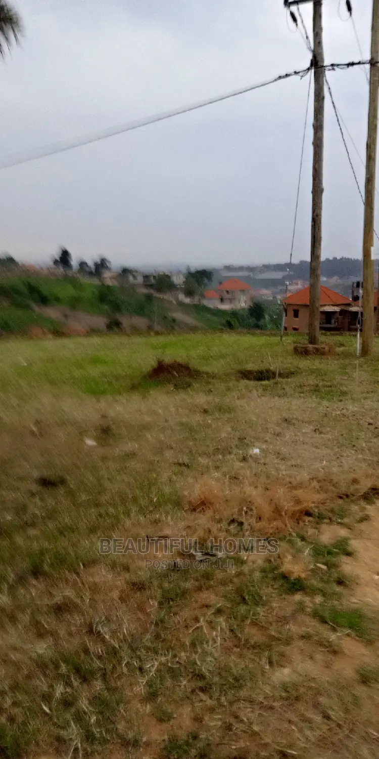 Kira Kimwani 2 Plots Near Tarmack in Kampala