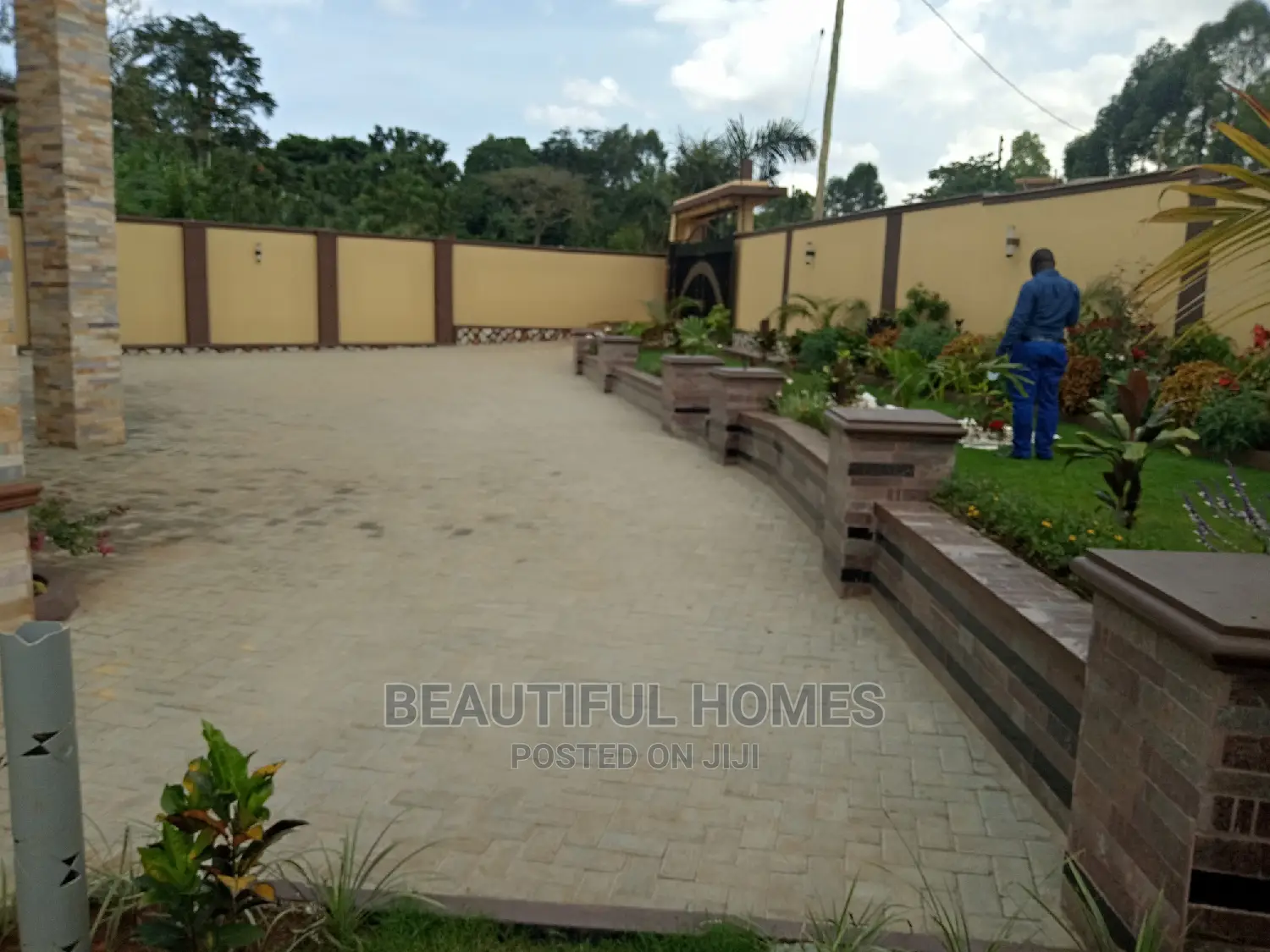 Furnished 6bdrm Mansion in Kiwatule, Kampala for Sale in Kampala
