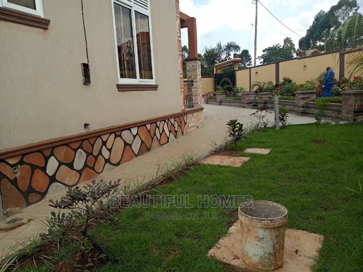 Furnished 6bdrm Mansion in Kiwatule, Kampala for Sale in Kampala