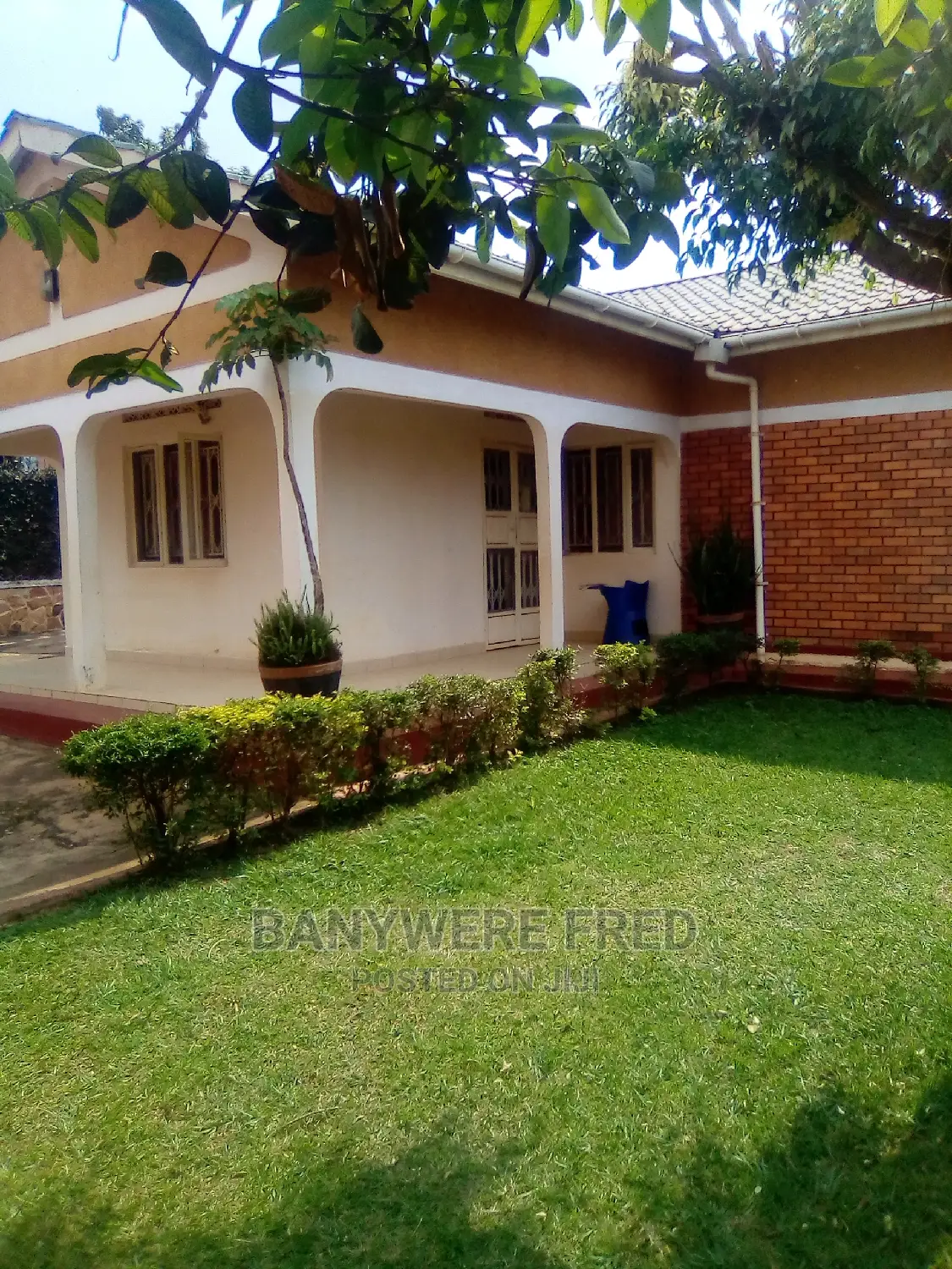Furnished 3bdrm Bungalow in Nsawo Estate, Wakiso for Sale in Wakiso