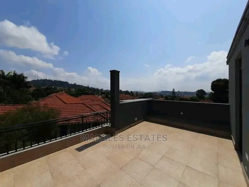 4bdrm Duplex in Munyonyo, Central Division for Sale in Central Division