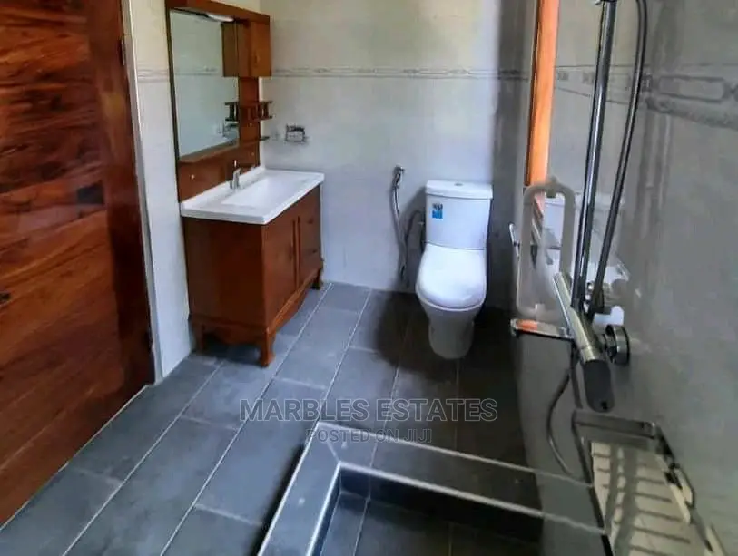 4bdrm Duplex in Munyonyo, Central Division for Sale in Central Division