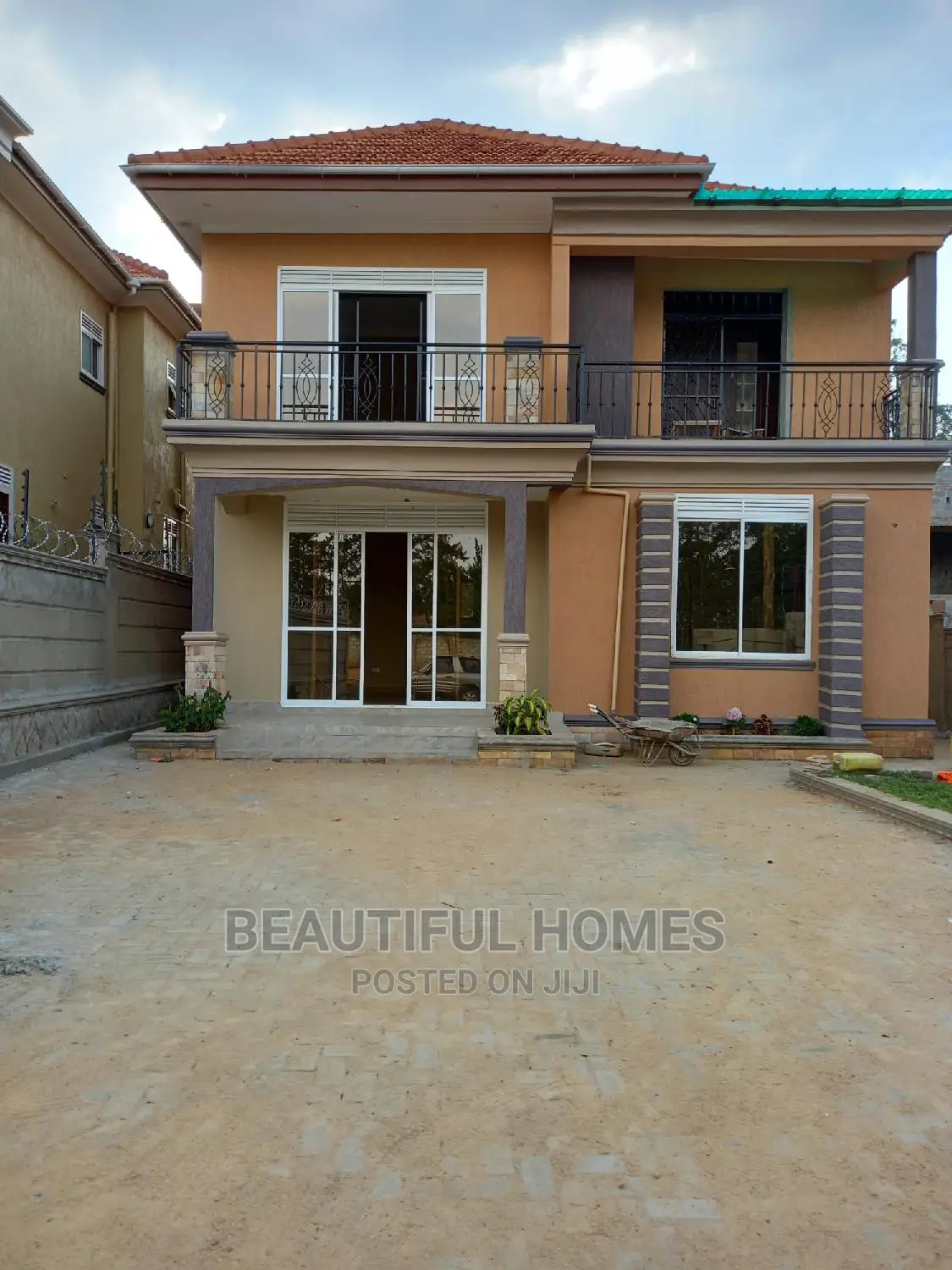 Furnished 4bdrm House in Kira Tarmack, Kampala for Sale in Kampala