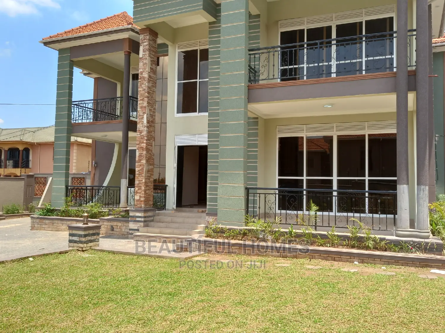 Furnished 6bdrm Mansion in Kira for Sale in Kira