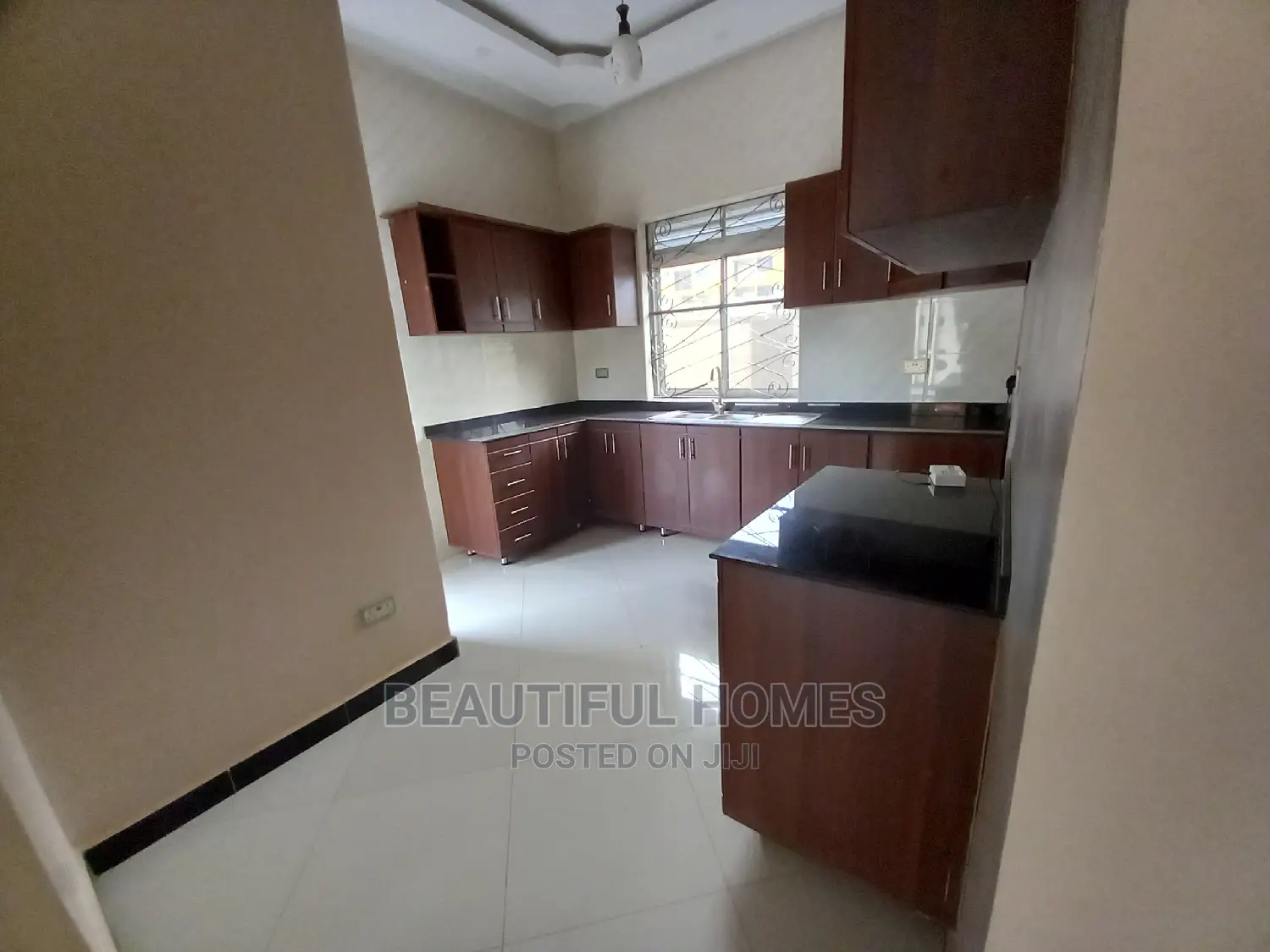 Furnished 4bdrm House in Kira Tarmack, Kampala for Sale in Kampala