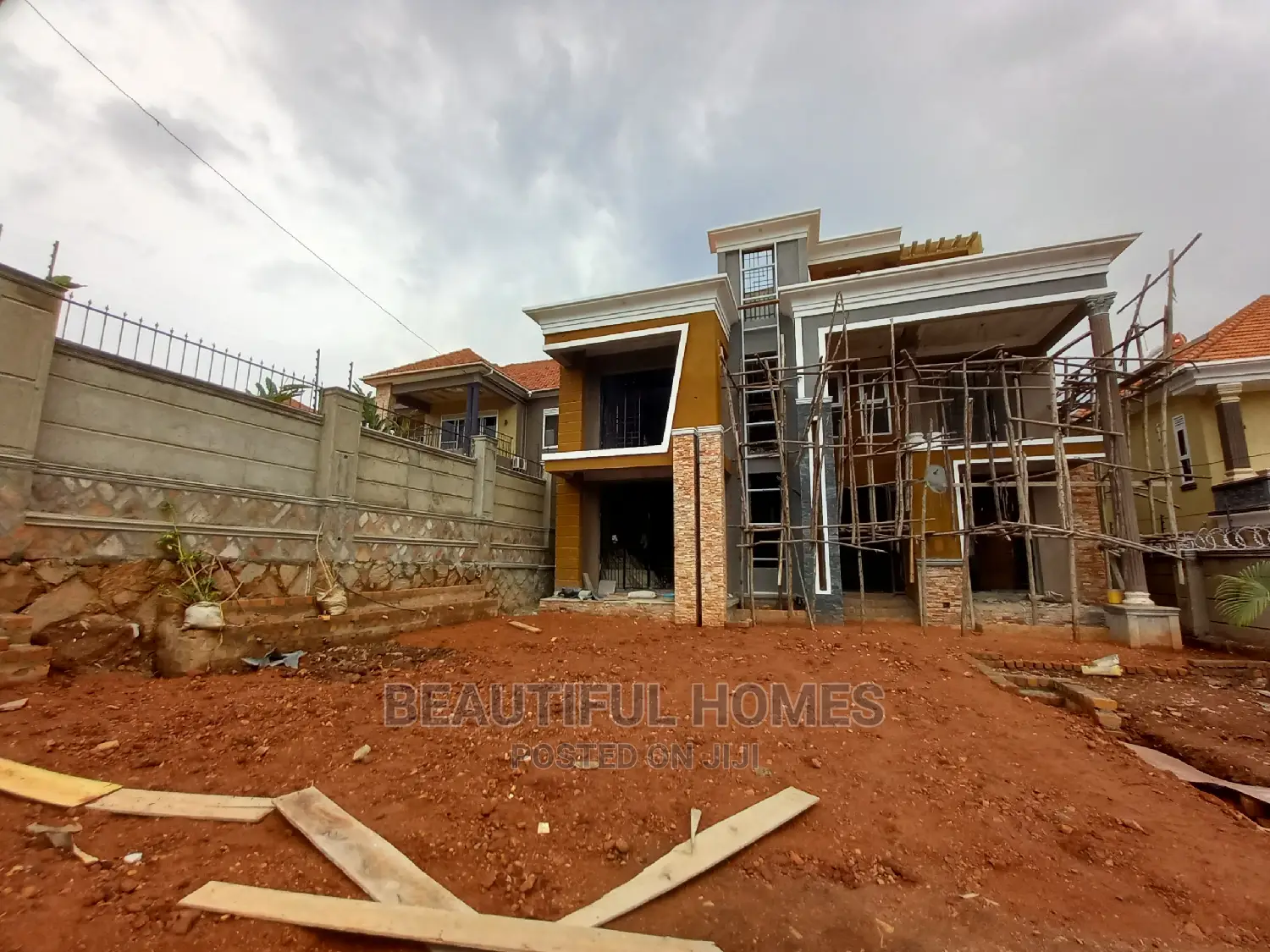 Furnished 5bdrm Mansion in Kira for Sale in Kira