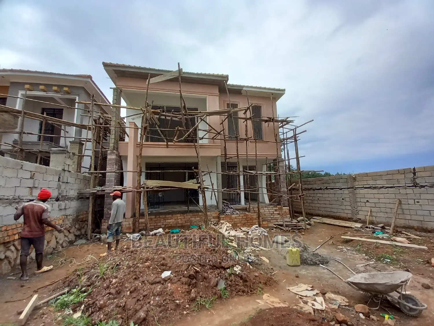 Furnished 5bdrm House in Kira for Sale in Kira