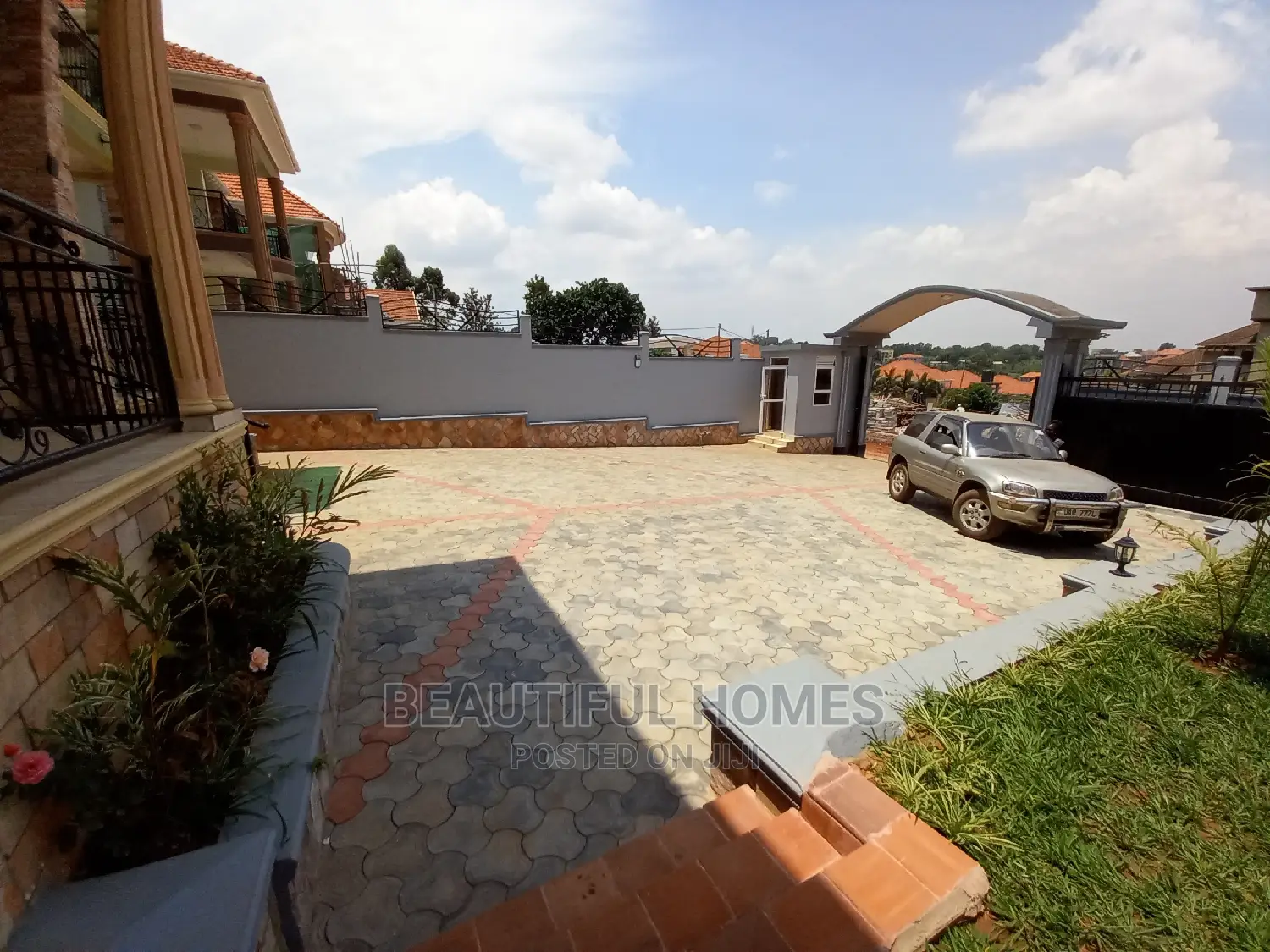 Furnished 6bdrm Mansion in Kira for Sale in Kira