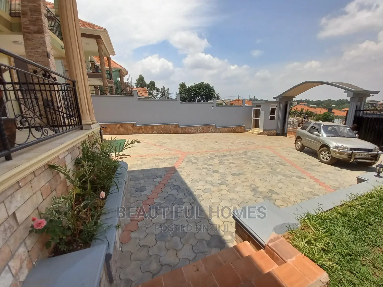 Furnished 6bdrm Mansion in Kira for Sale in Kira