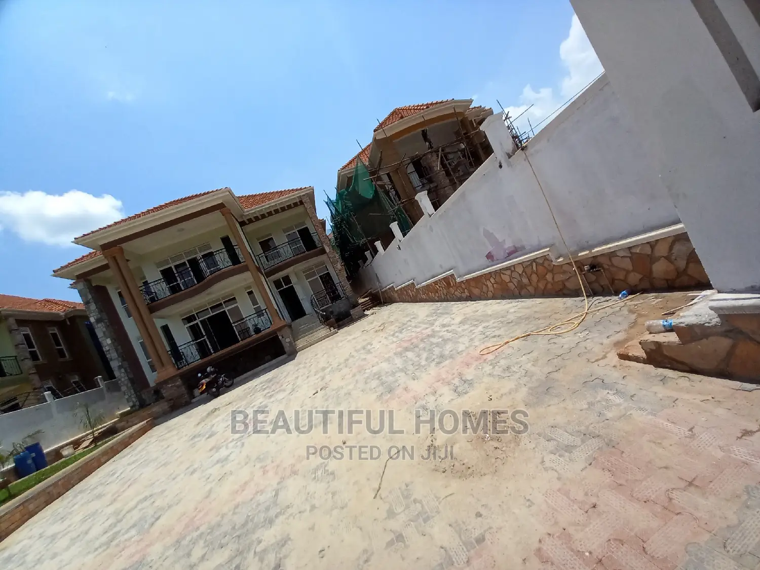 Furnished 6bdrm Mansion in Kira Tarmack Access for Sale in Kira