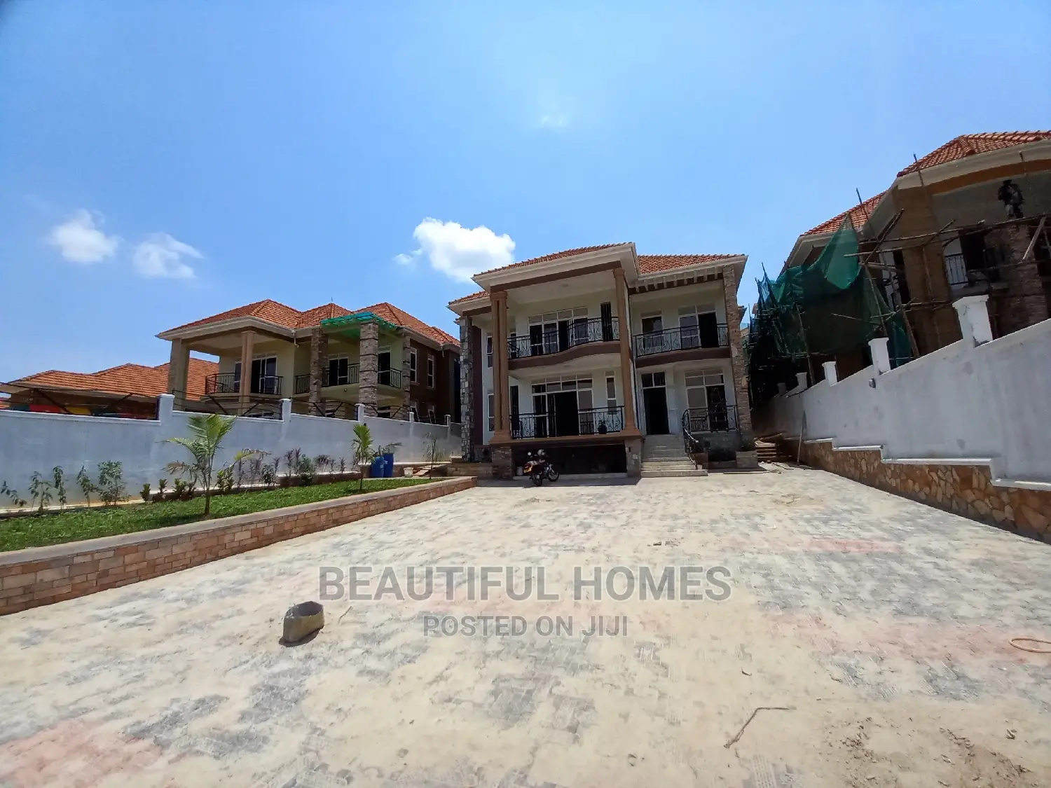Furnished 6bdrm Mansion in Kira Tarmack Access for Sale in Kira
