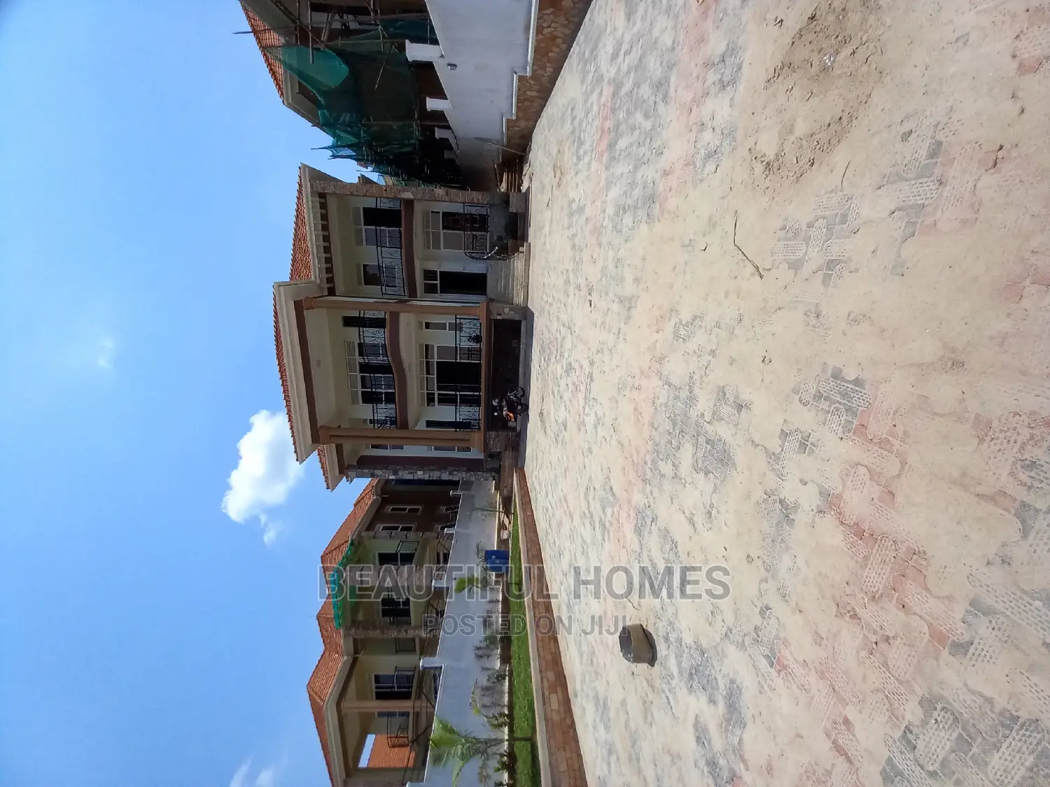 Furnished 6bdrm Mansion in Kira Tarmack Access for Sale in Kira