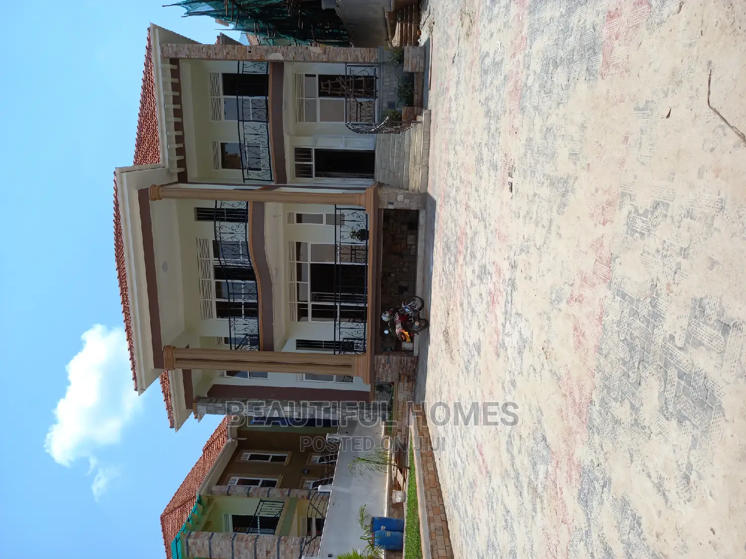 Furnished 6bdrm Mansion in Kira Tarmack Access for Sale in Kira