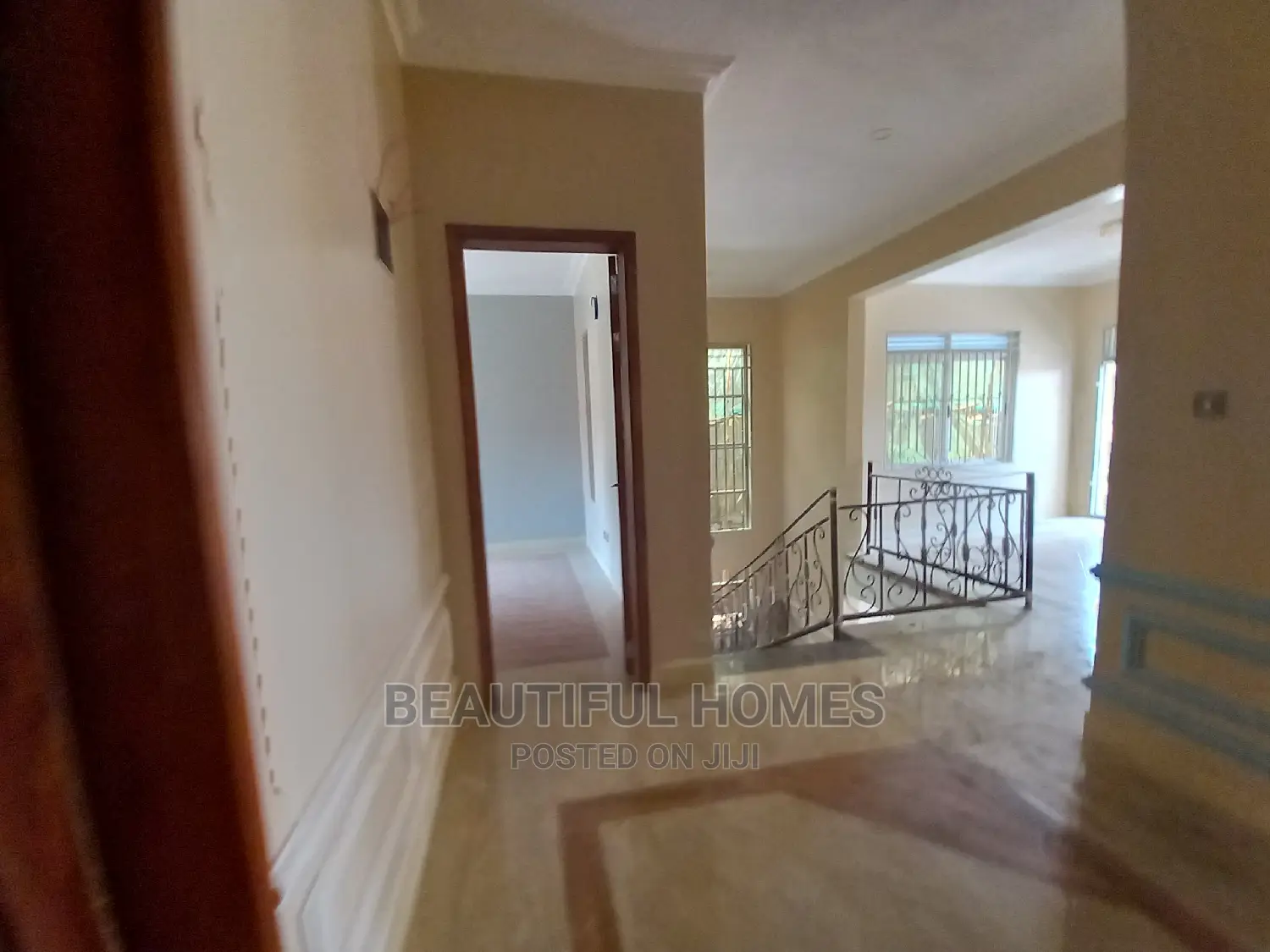 Furnished 6bdrm Mansion in Kira Tarmack Access for Sale in Kira