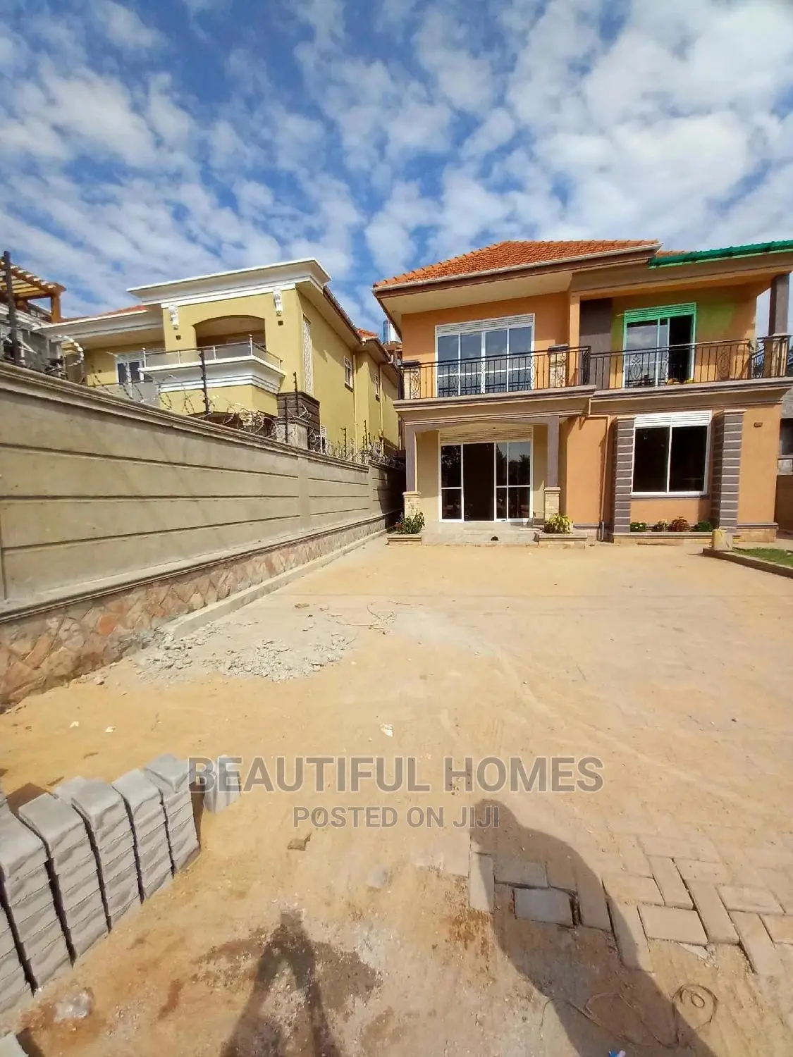 Furnished 4bdrm House in Kira Tarmack for Sale in Kira
