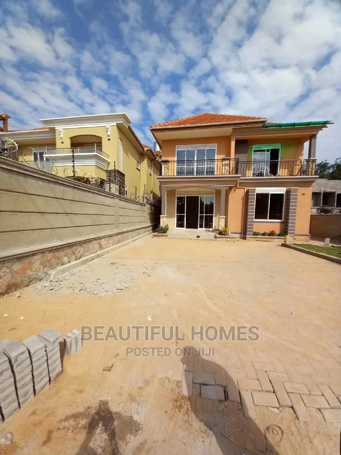 Furnished 4bdrm House in Kira Tarmack for Sale in Kira