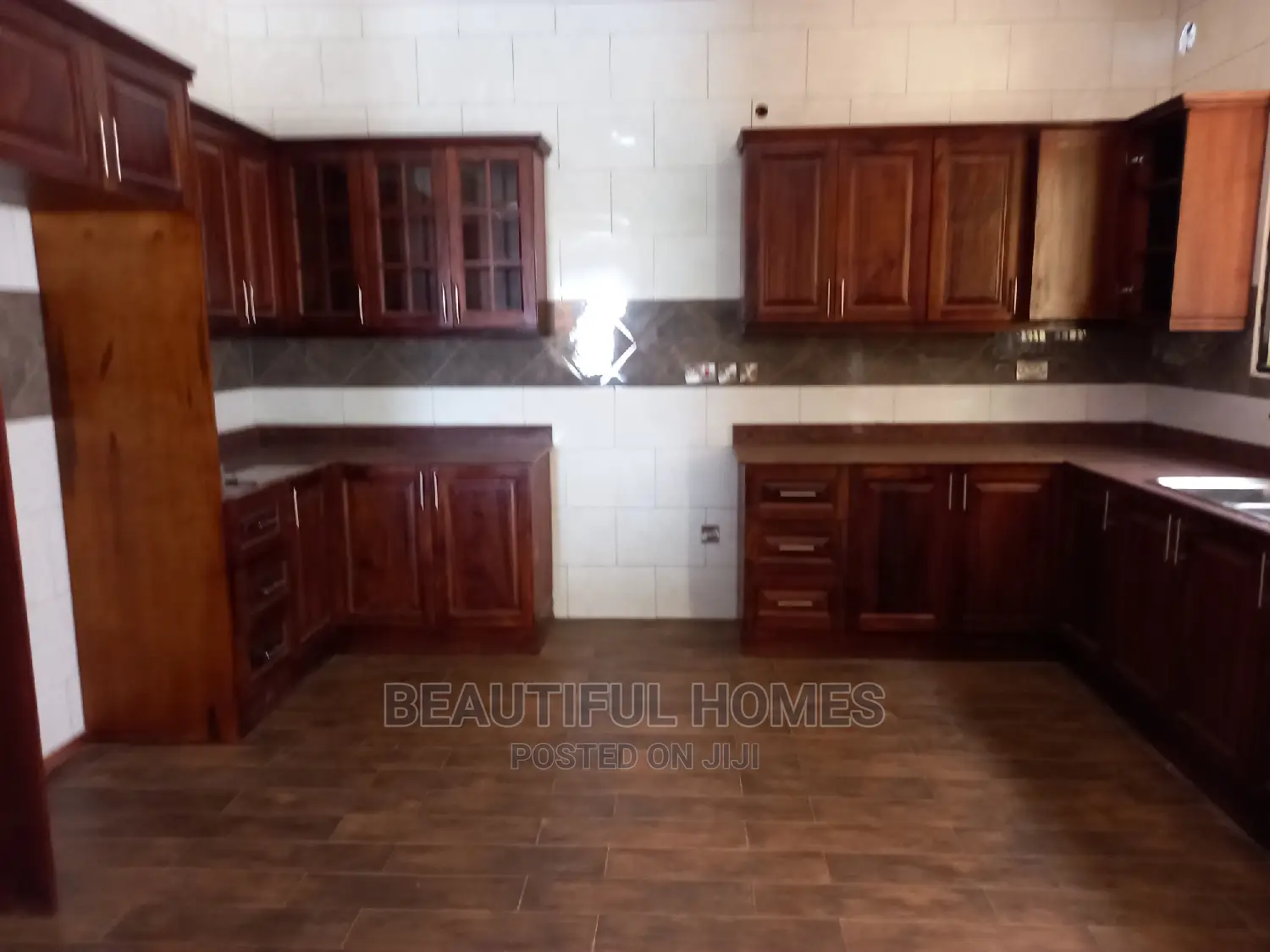 Furnished 5bdrm House in Kira for Sale in Kira