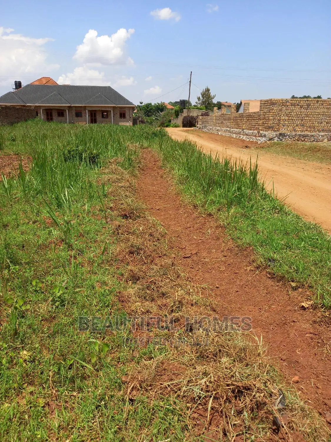Kira 2 Plots of Land Near the Main Tarmack on Sell in Kira
