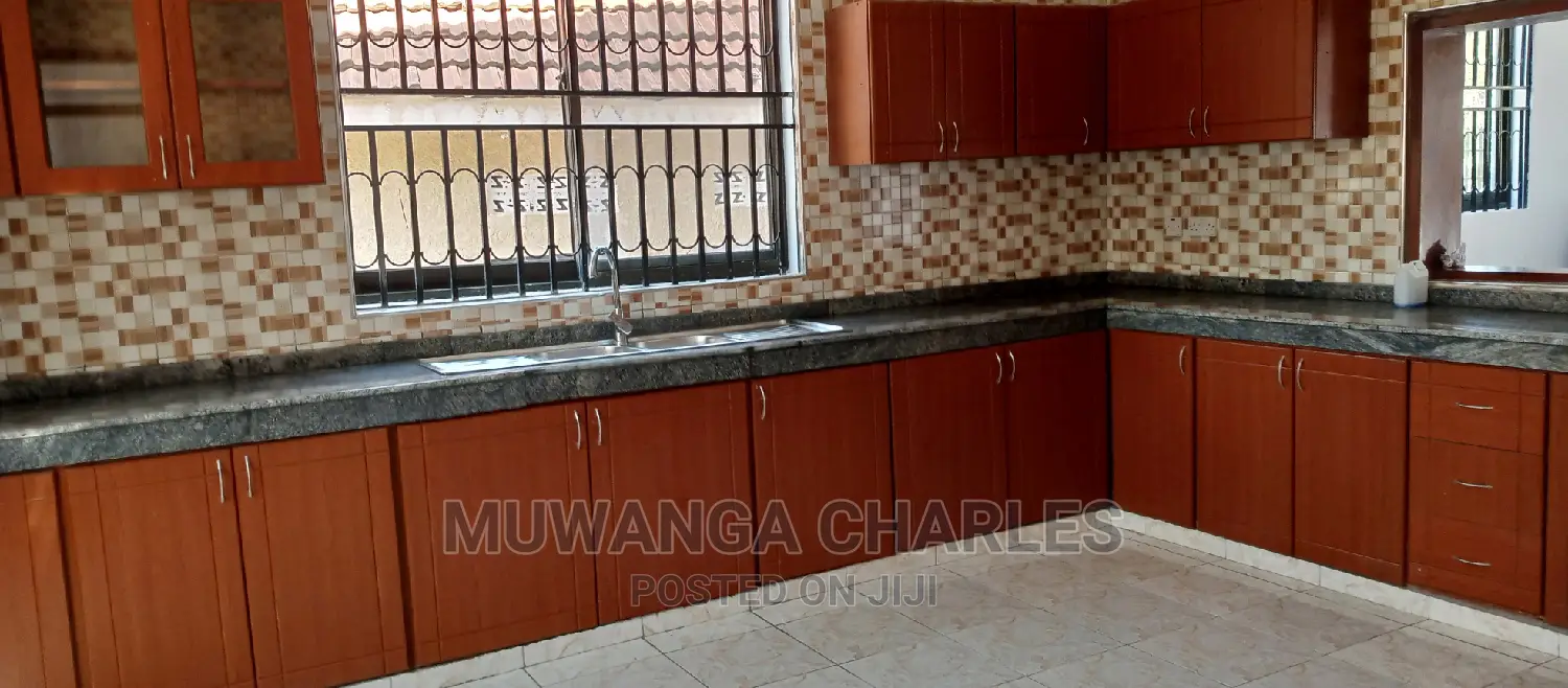 4bdrm Duplex in Fs Properties Ltd, Central Division for Rent in Central Division