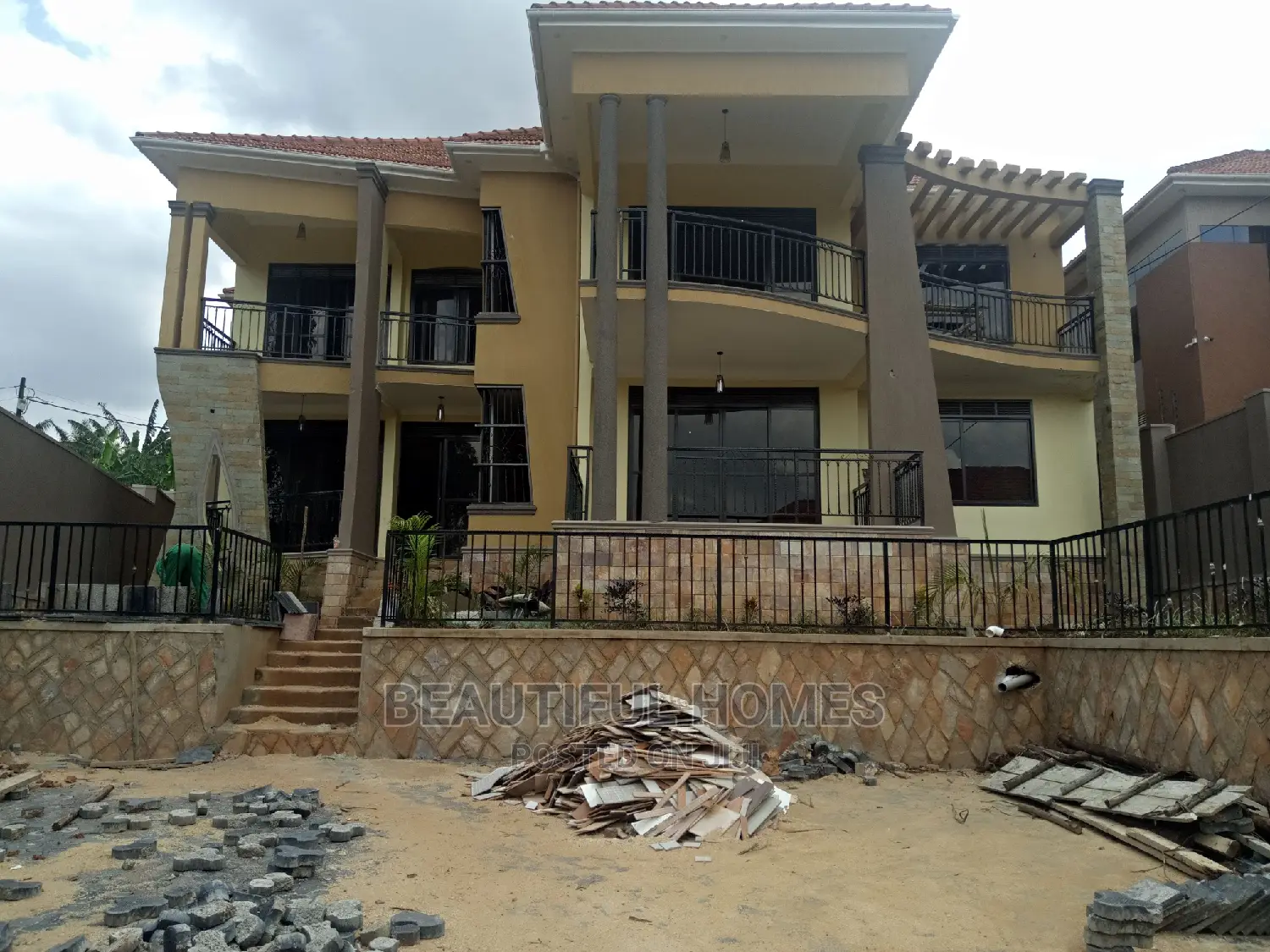 Furnished 6bdrm Mansion in Kiwatule, Nakawa for Sale in Nakawa