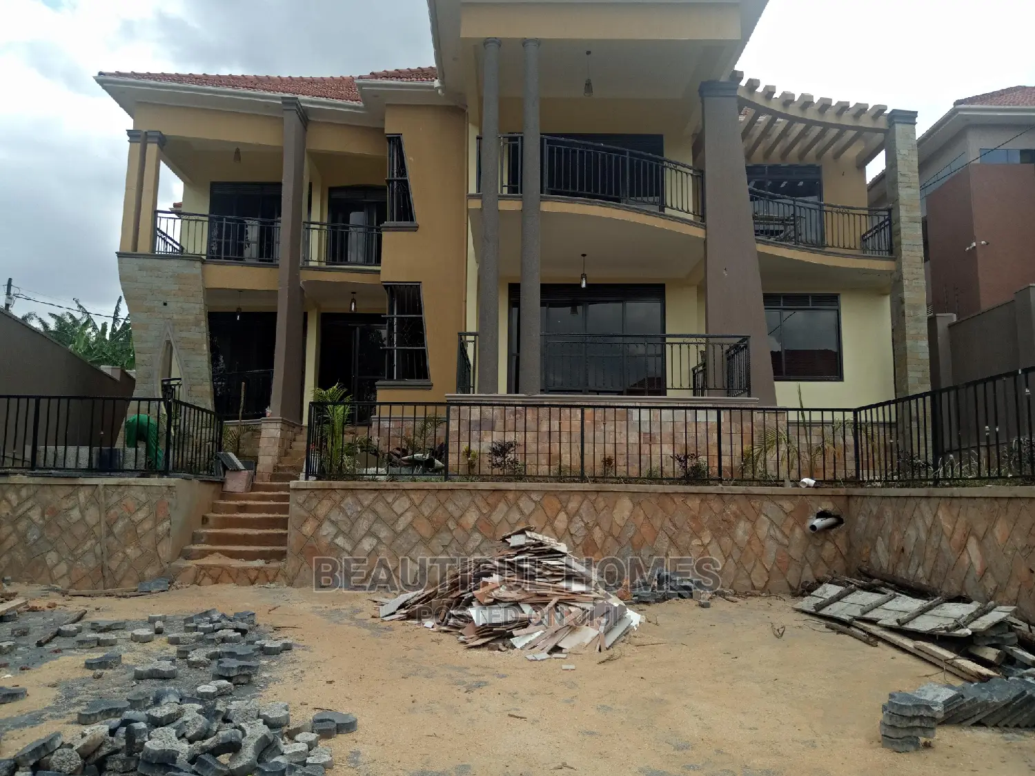 Furnished 6bdrm Mansion in Kiwatule, Nakawa for Sale in Nakawa