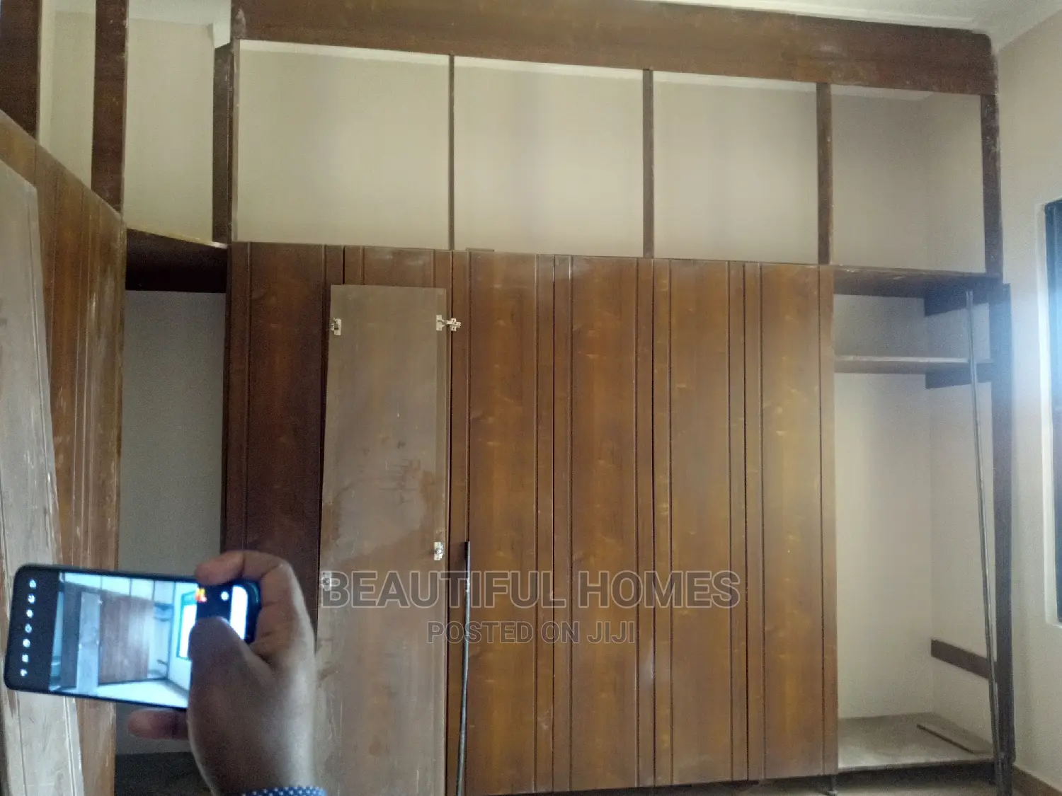 Furnished 6bdrm Mansion in Kiwatule, Nakawa for Sale in Nakawa