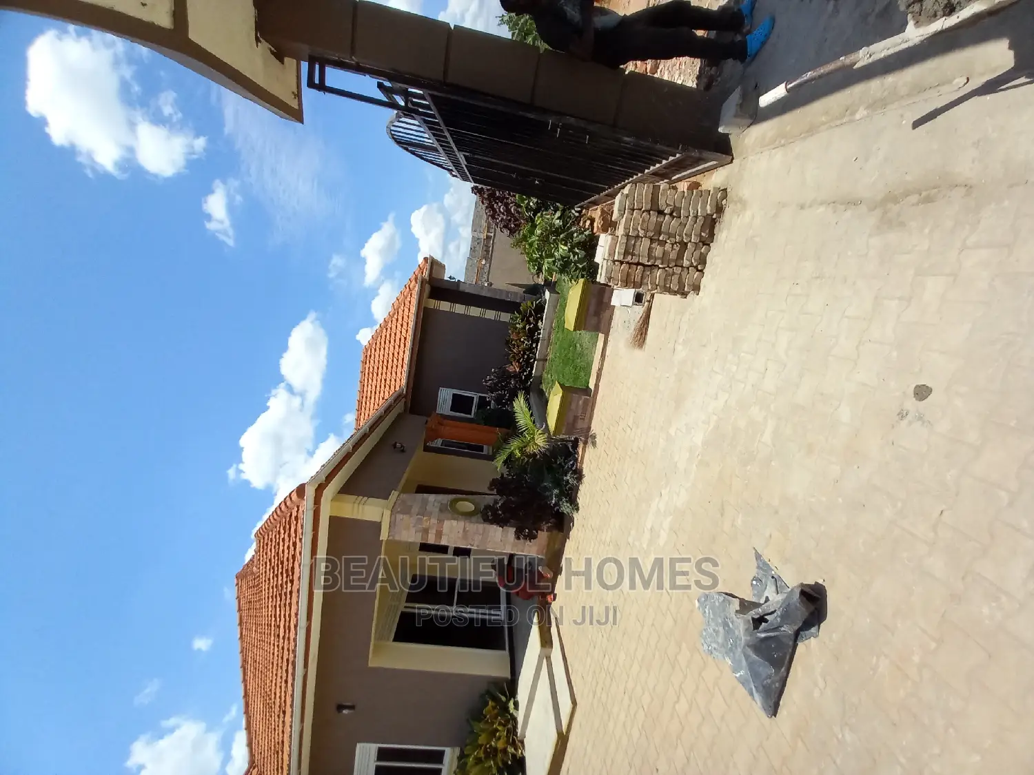 Furnished 4bdrm House in Kira Tarmack for Sale in Kira