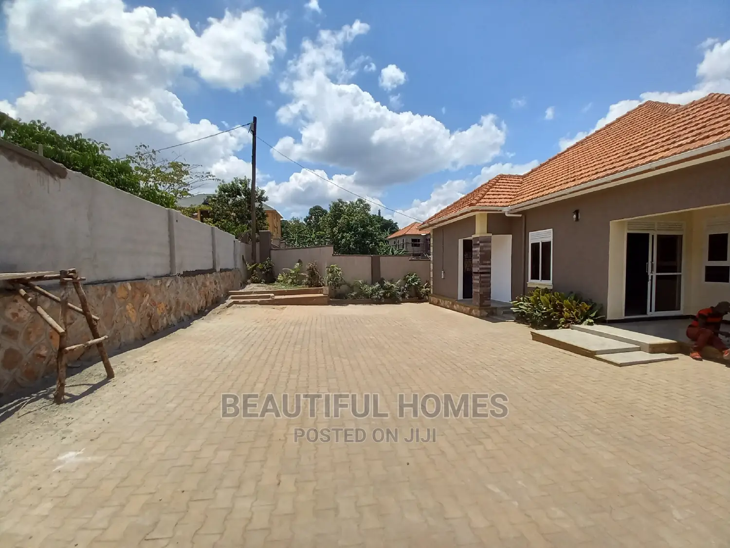Furnished 4bdrm House in Kira Tarmack for Sale in Kira
