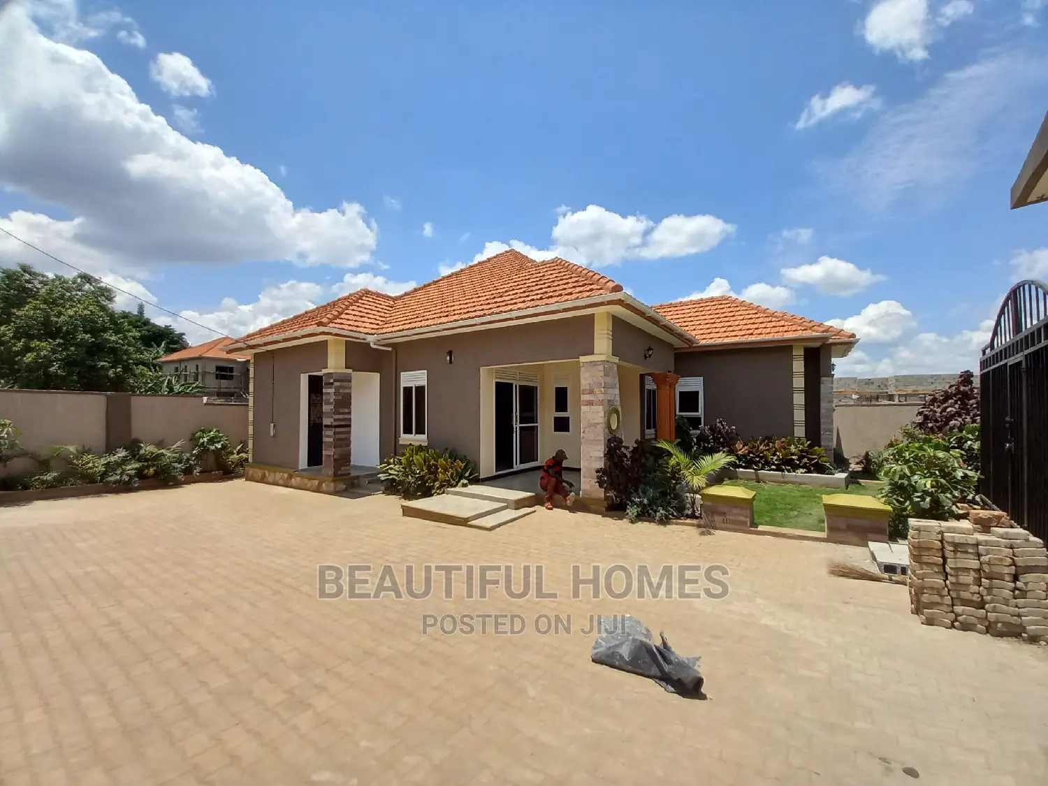 Furnished 4bdrm House in Kira Tarmack for Sale in Kira