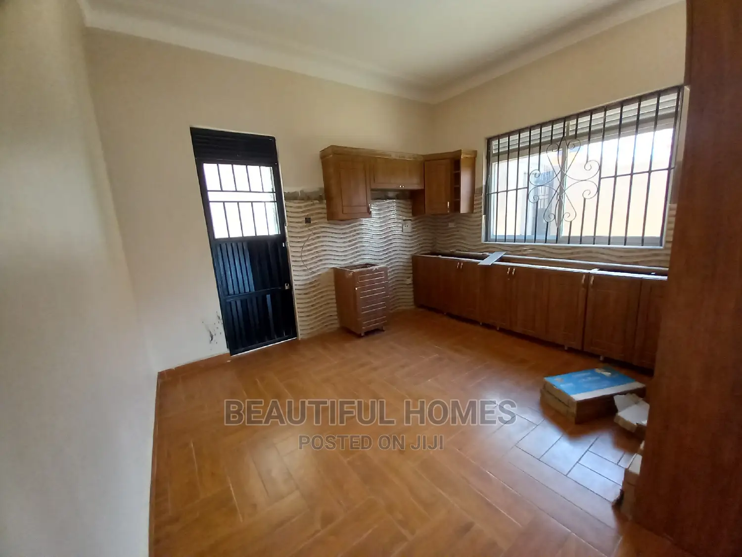 Furnished 4bdrm House in Kira Tarmack for Sale in Kira