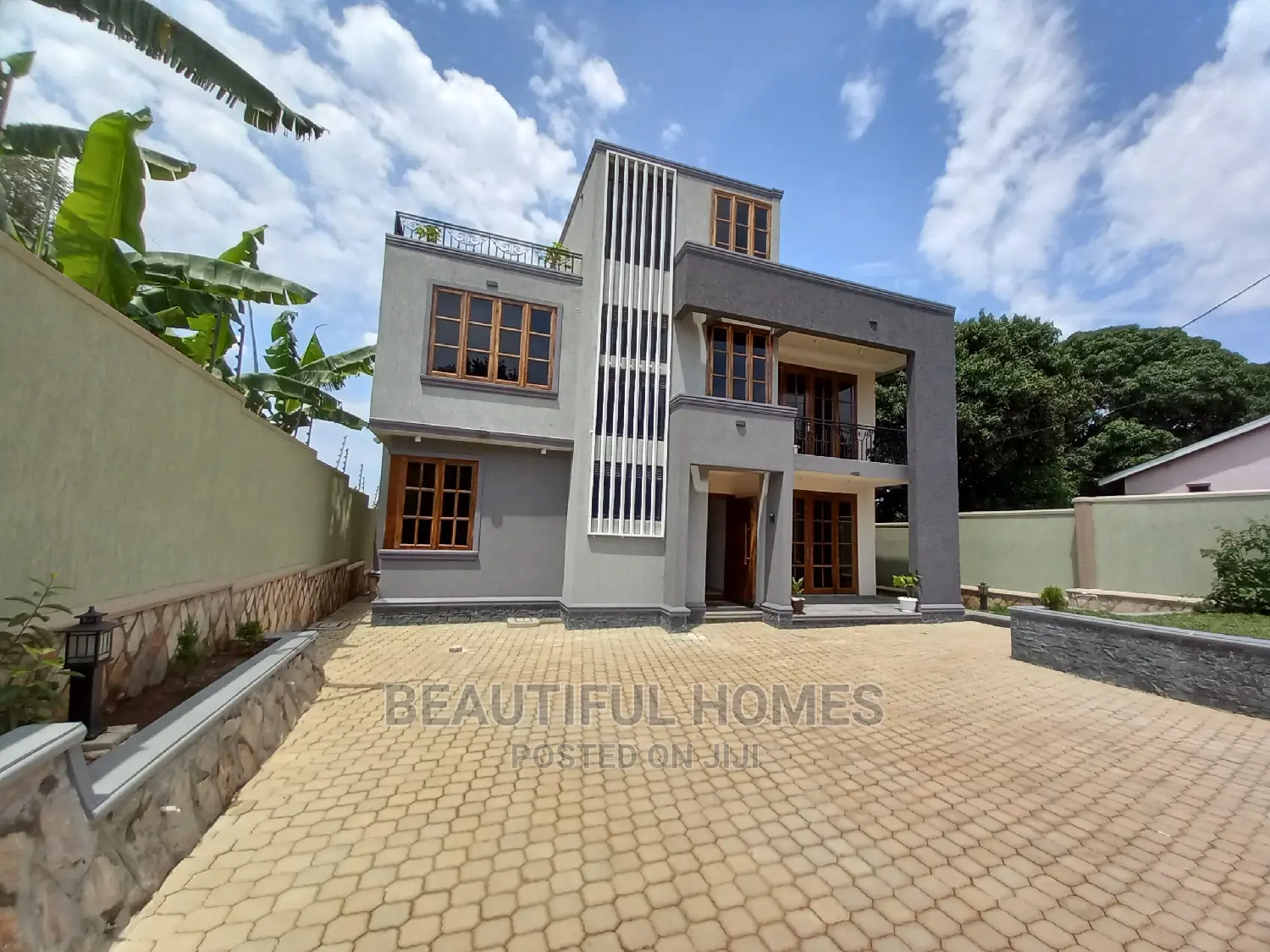 Furnished 5bdrm Mansion in Munyonyo, Central Division for Sale in Central Division