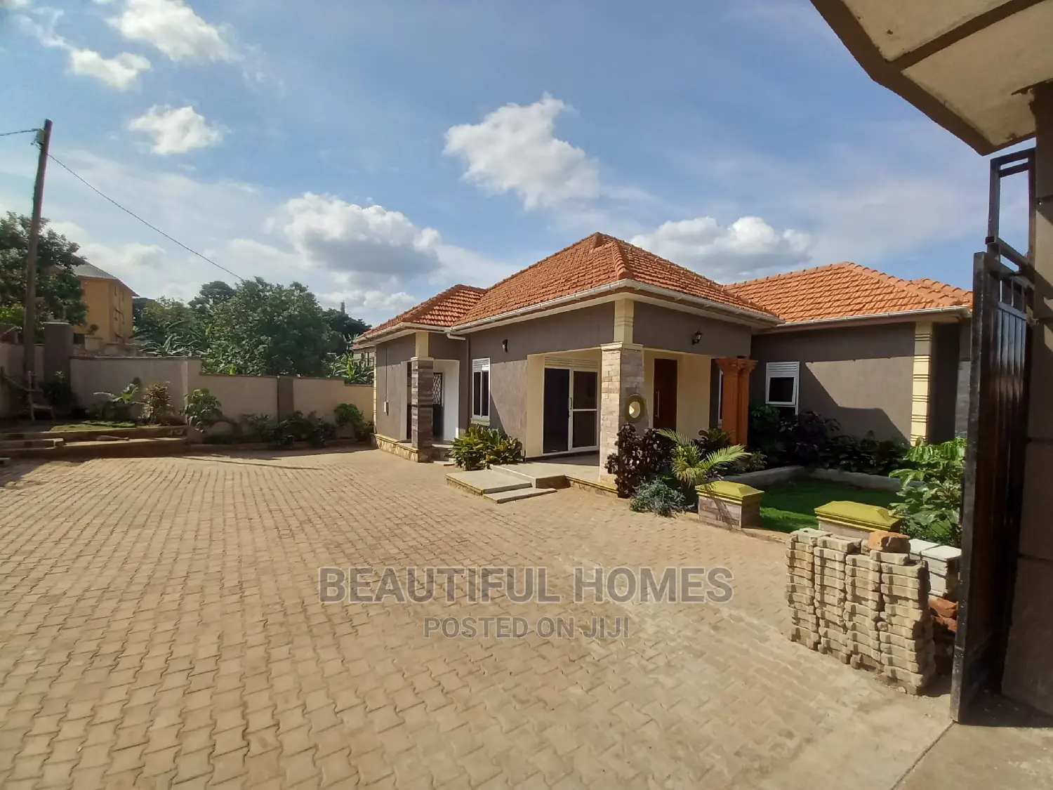 Furnished 4bdrm House in Kira Tarmack Estate for Sale in Kira