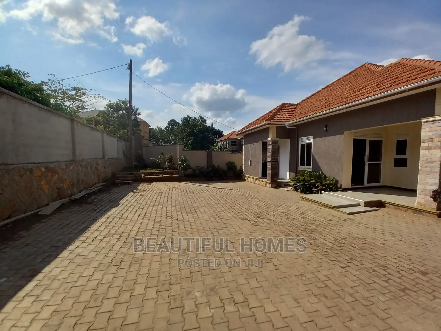 Furnished 4bdrm House in Kira Tarmack Estate for Sale in Kira
