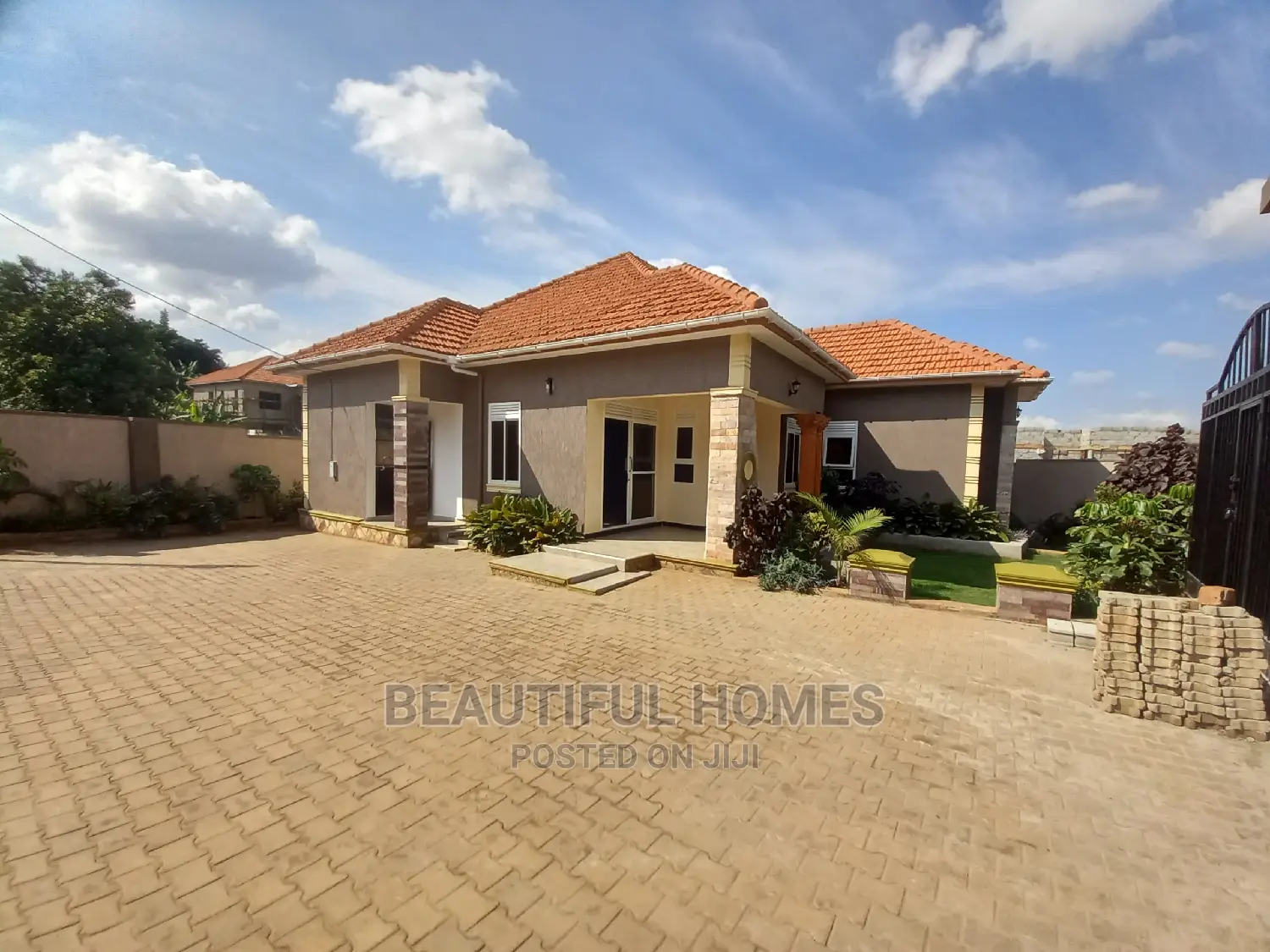 Furnished 4bdrm House in Kira Tarmack Estate for Sale in Kira